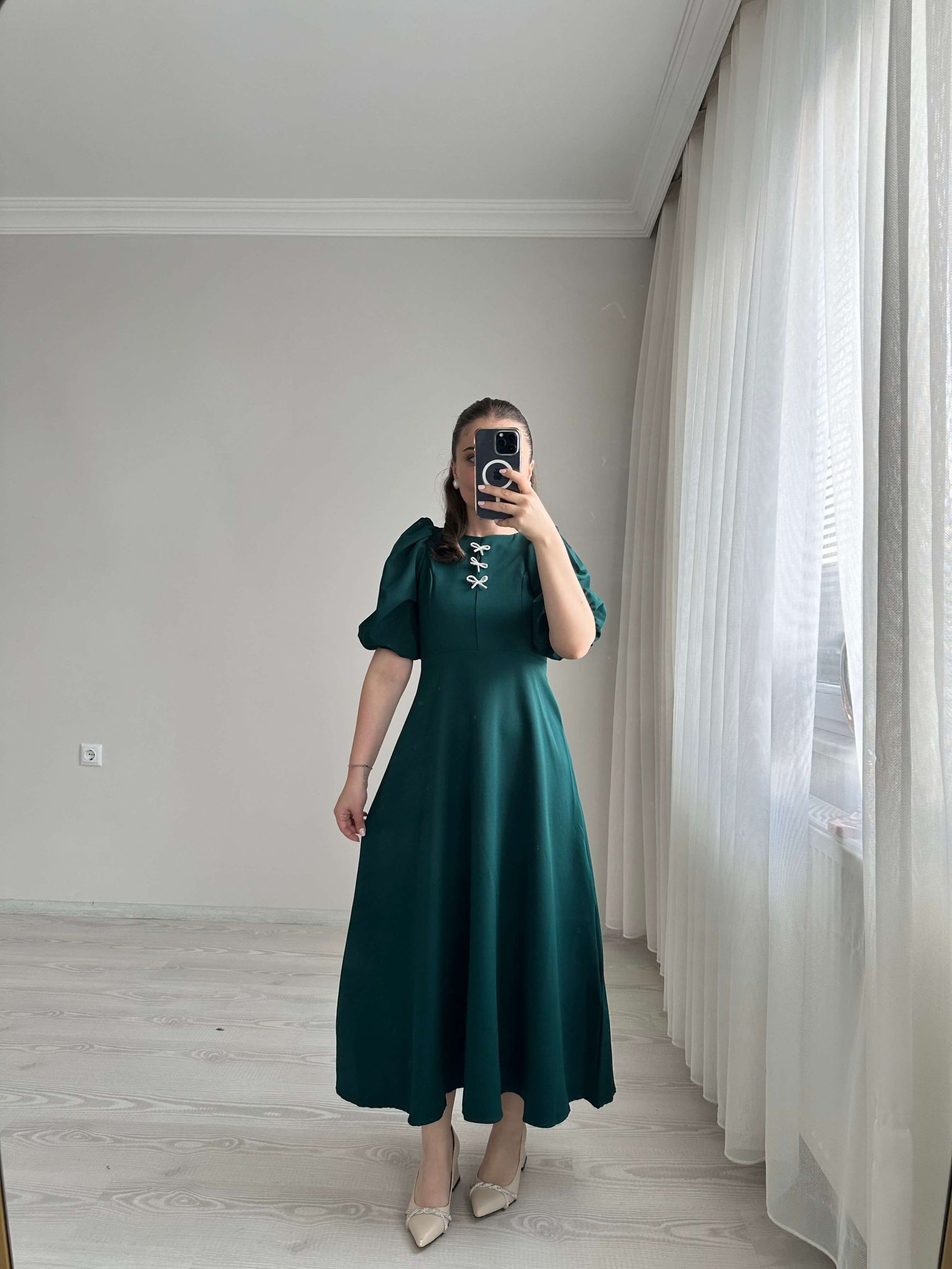 Fiyonk Broş Detaylı Elbise