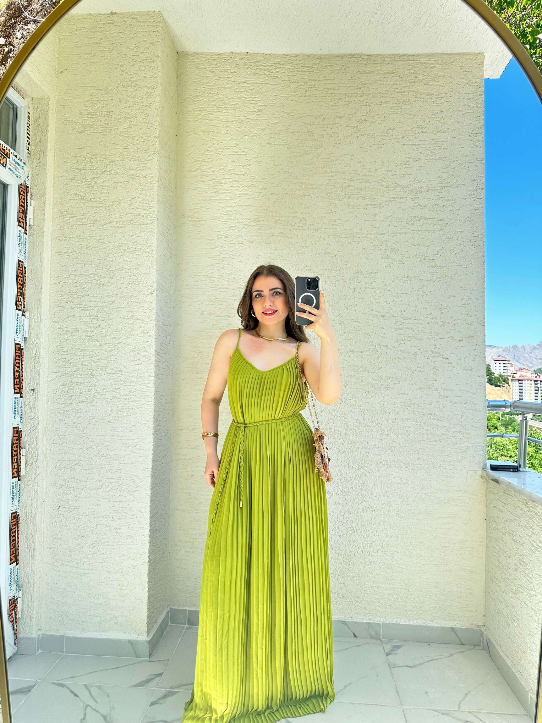 Piliseli Astarlı Kemerli Şifon Elbise
