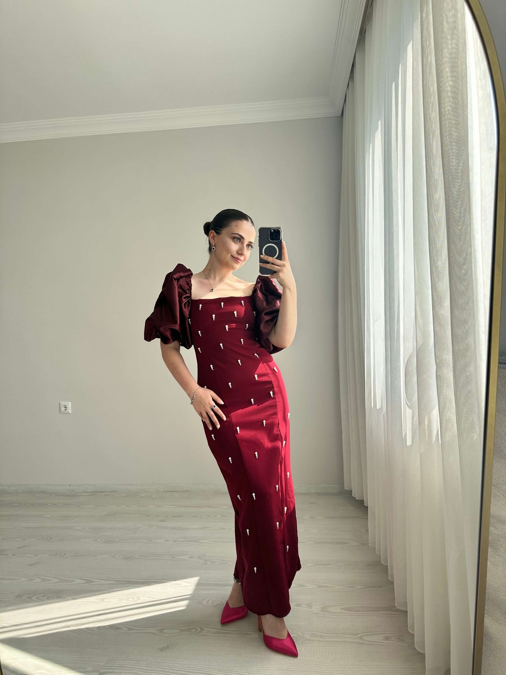 Saten Kollu Boncuk Detaylı Elbise - Bordo