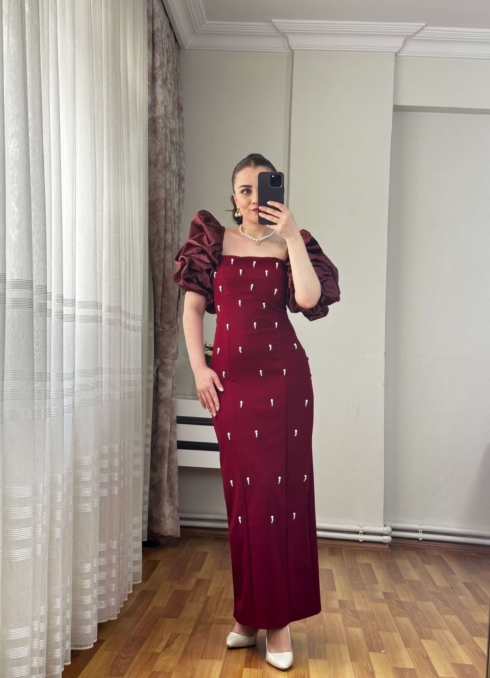 Boncuk Detaylı Kare Yaka Elbise - Bordo