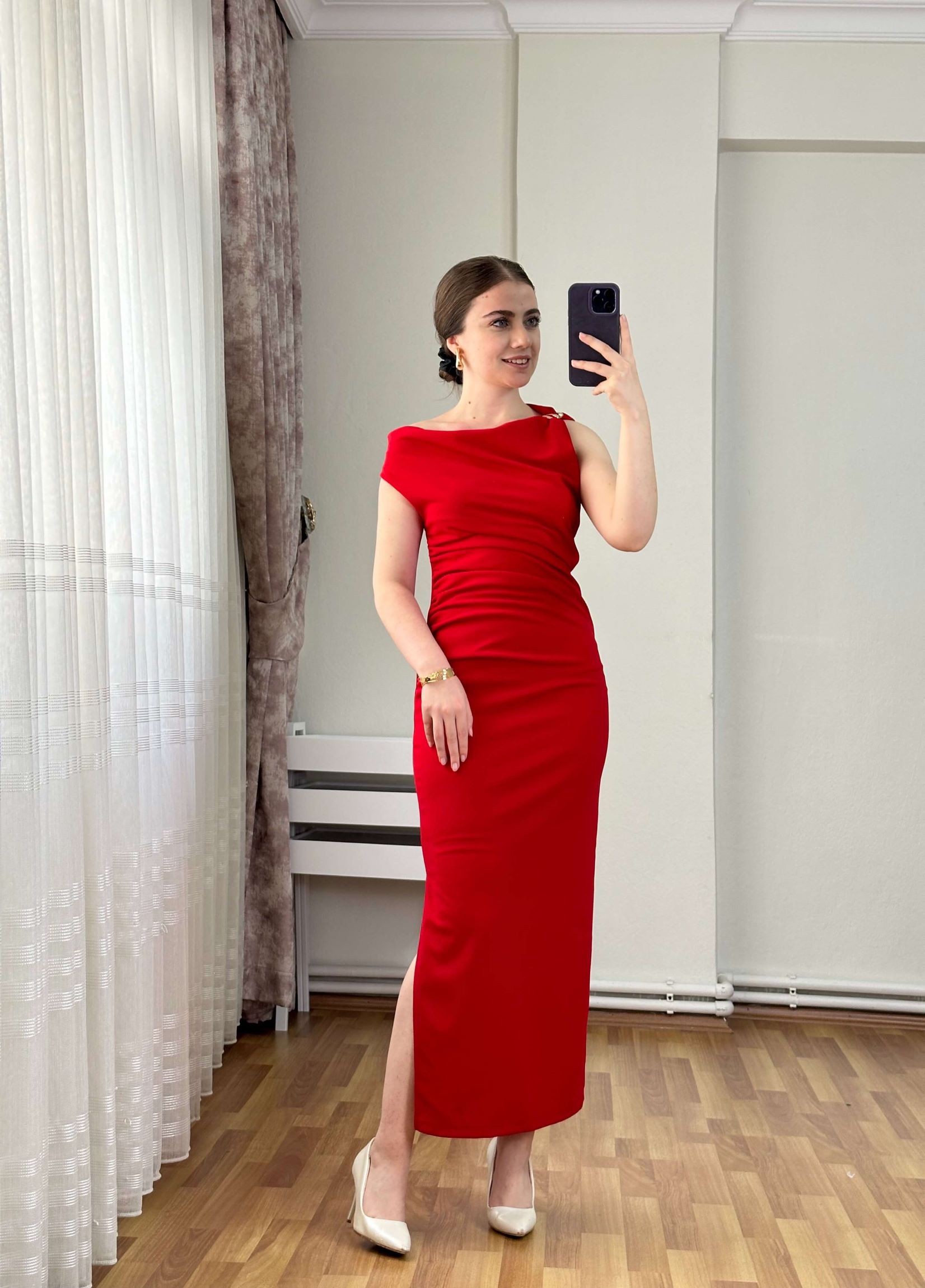 Omuz Gold Detaylı Elbise