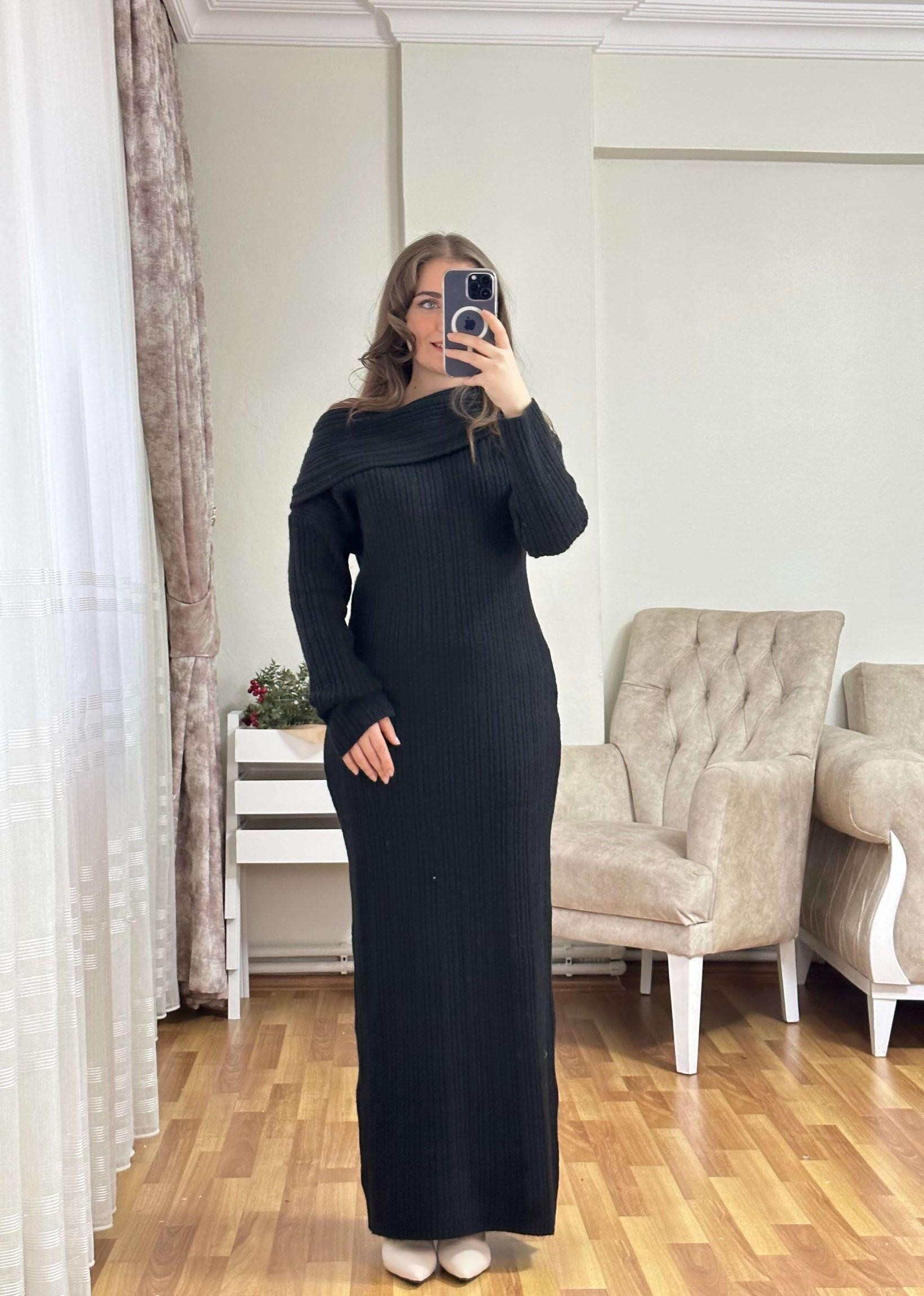 Kaesta Madonna Yaka Maxi Boy Triko Elbise- SİYAH
