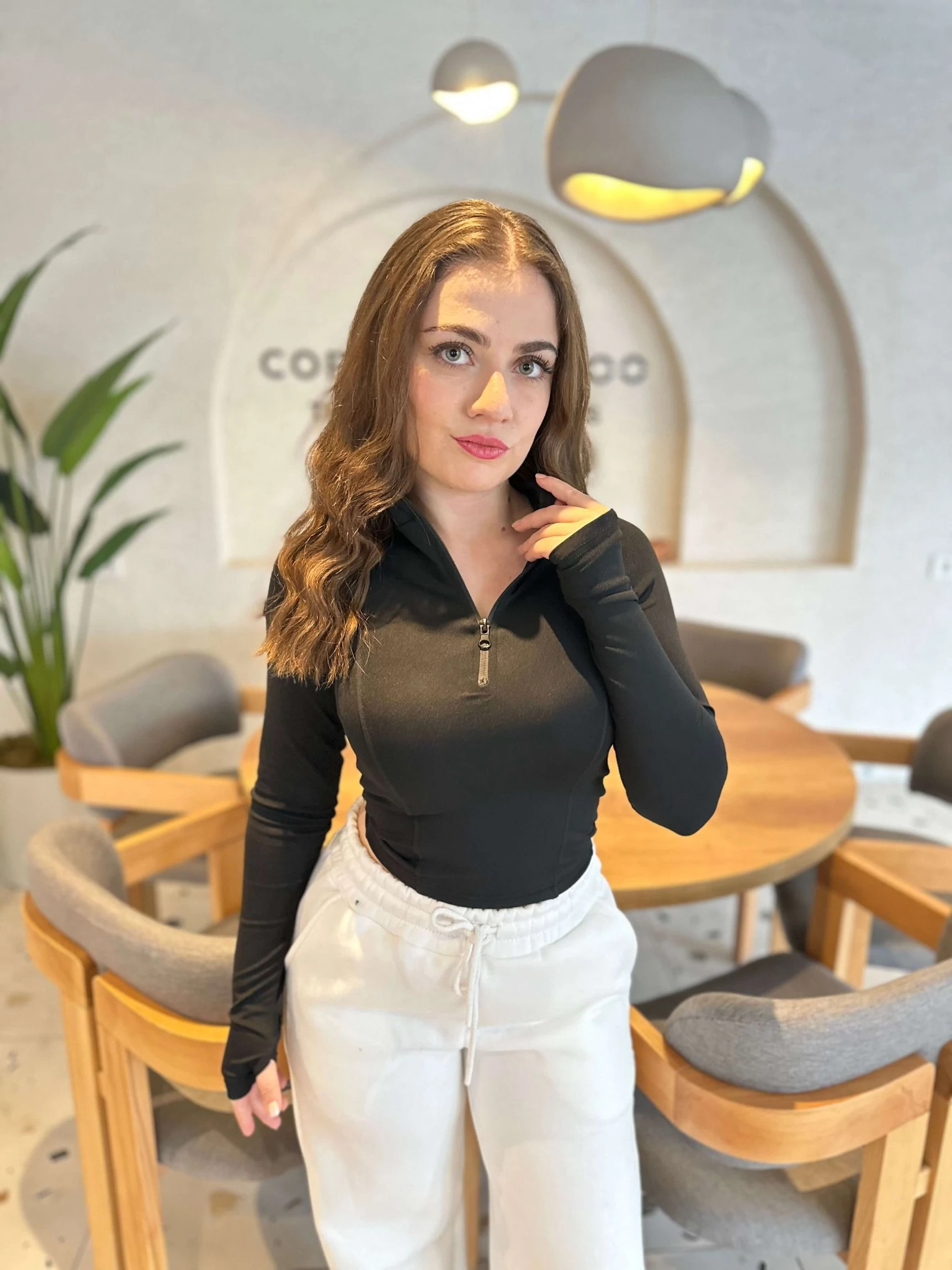 Fermuar Detaylı Parmak Geçmeli Crop