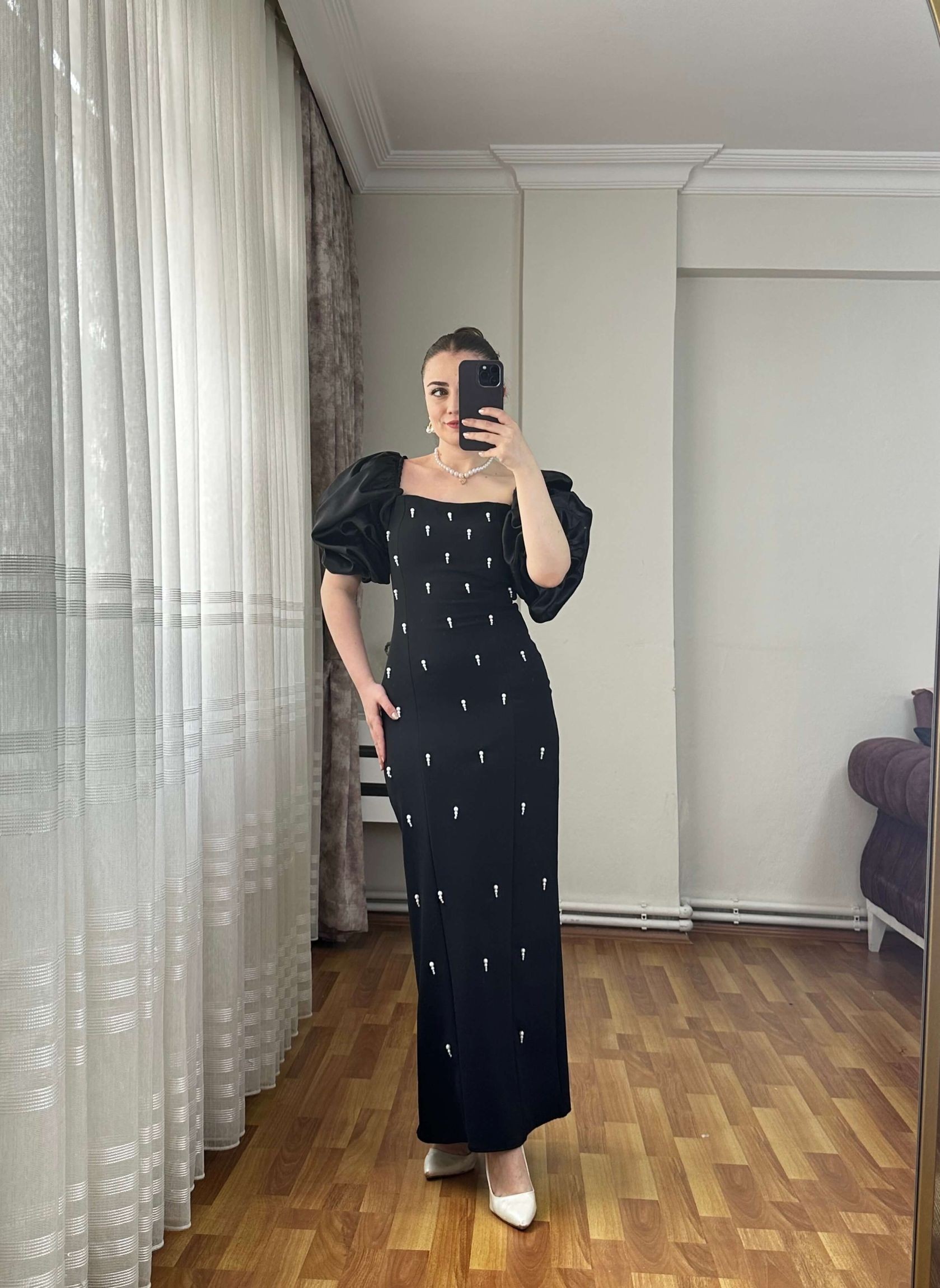 Boncuk Detaylı Kare Yaka Elbise - Siyah