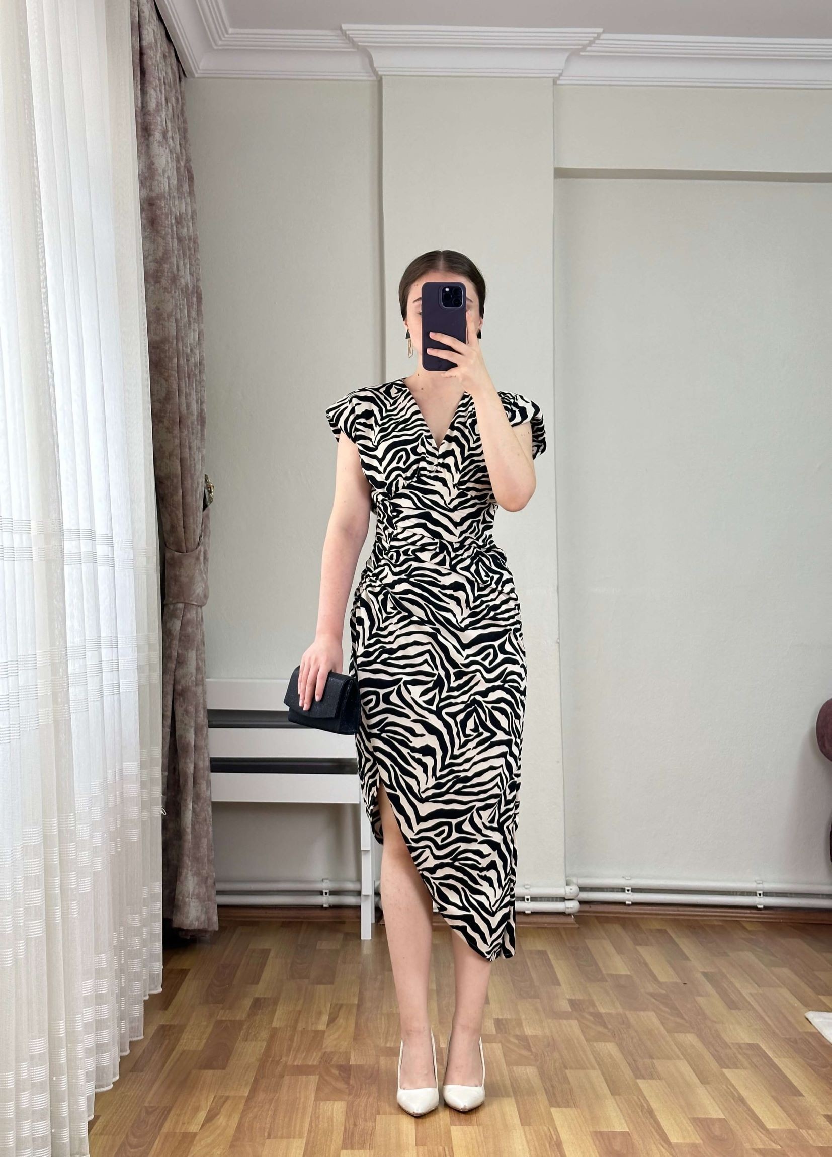 Desenli Vatkalı Zebra Elbise