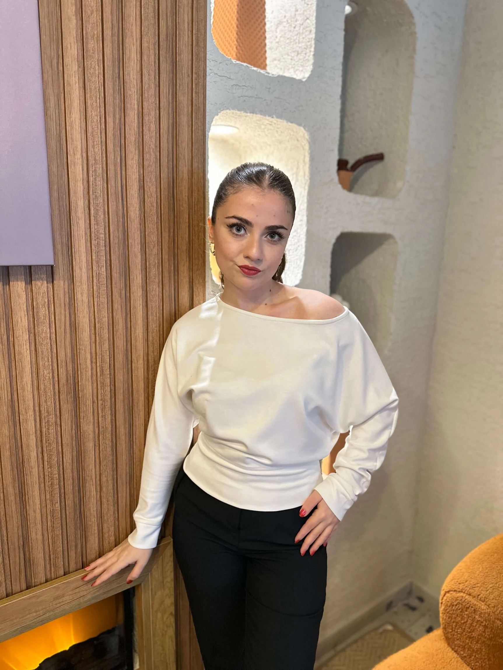 OYS Etiketli Yarasa Kol Kayık Yaka Bluz - Beyaz