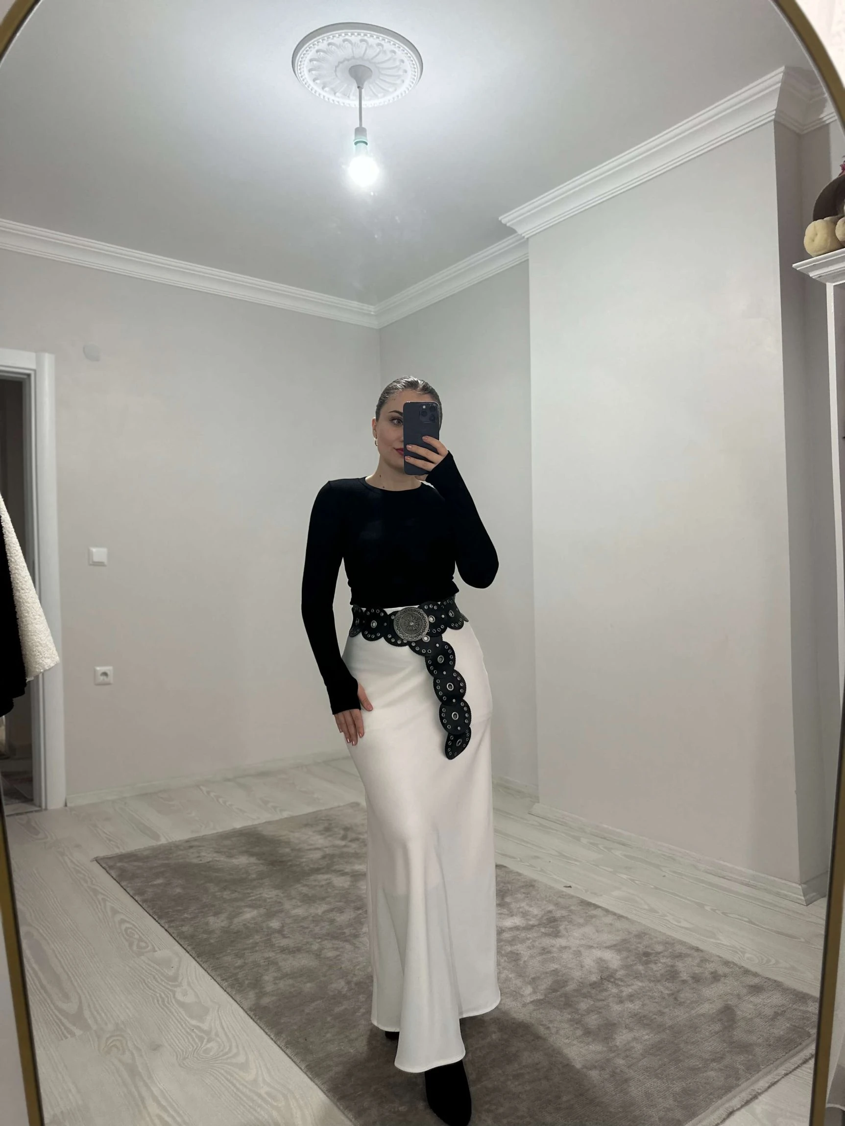 Çan Model Saten Etek - Beyaz