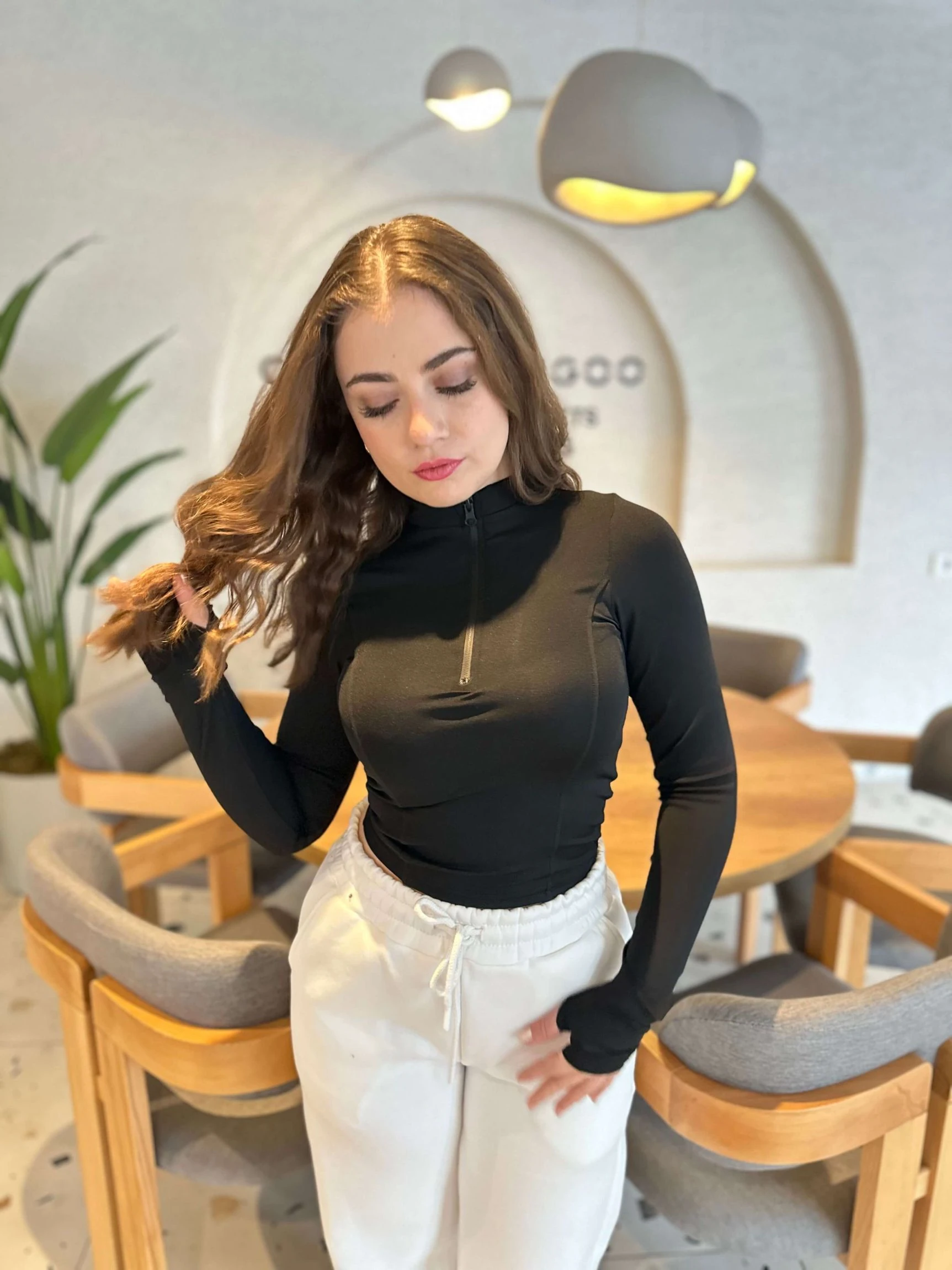 Fermuar Detaylı Parmak Geçmeli Crop - Siyah