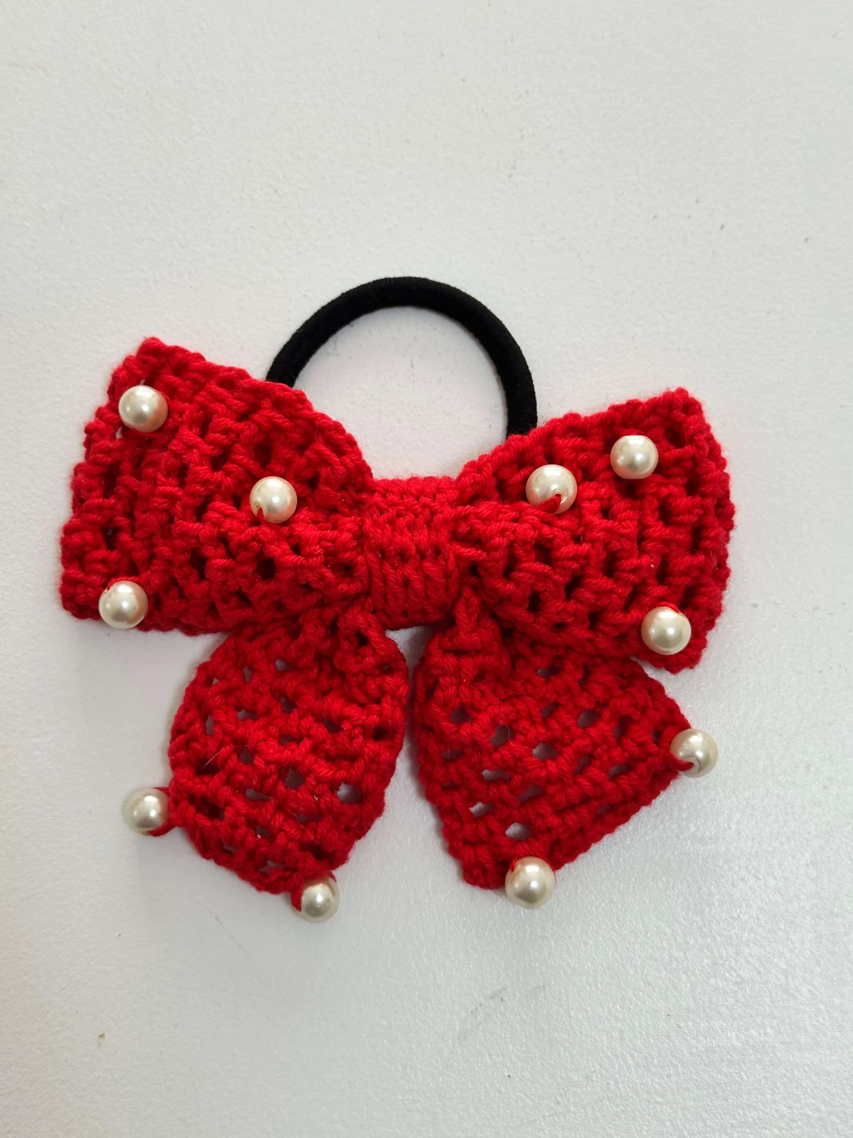 El Örmesi İnci Detaylı Örgü Fiyonk Toka - Kırmızı