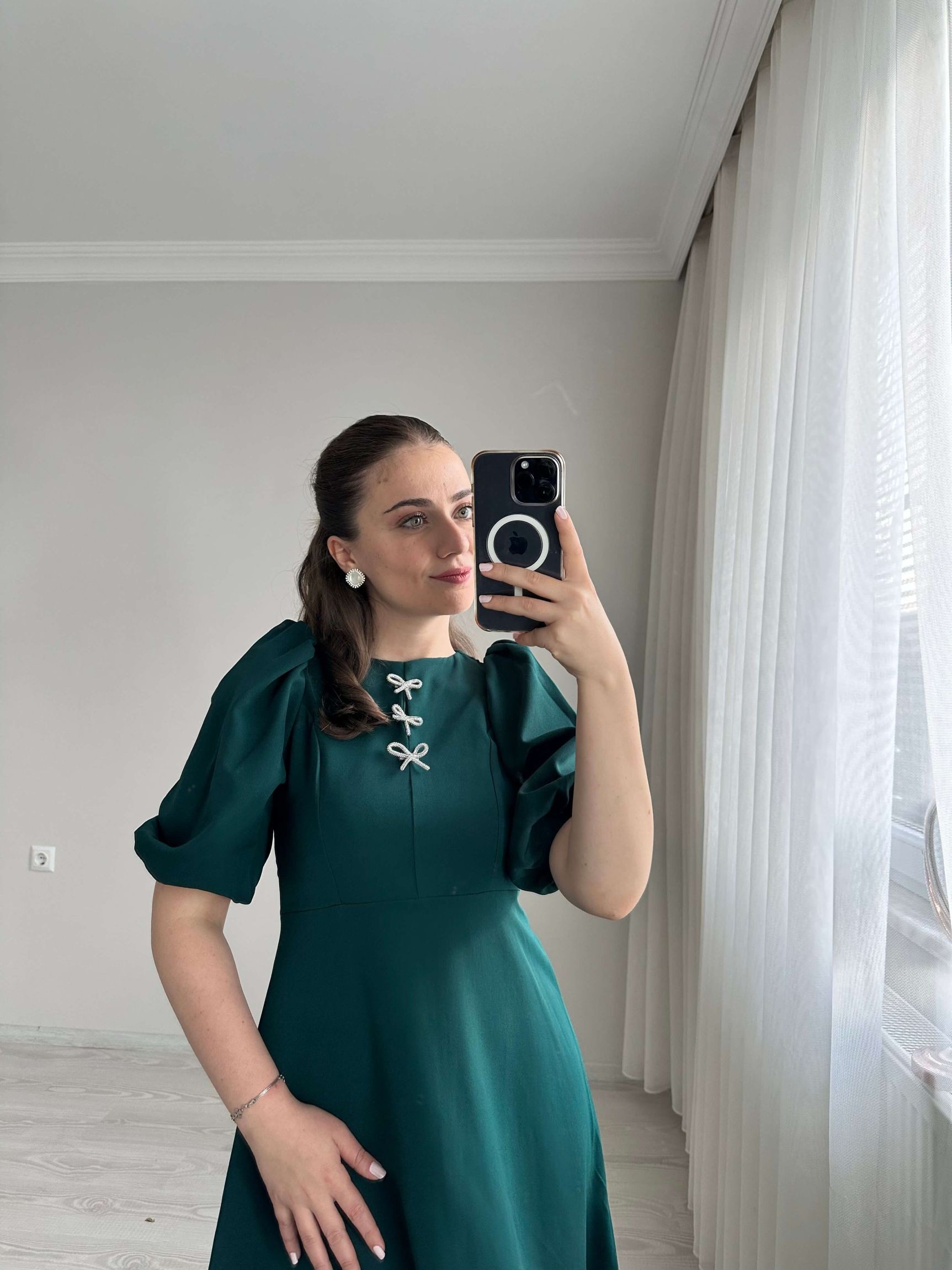 Fiyonk Broş Detaylı Elbise