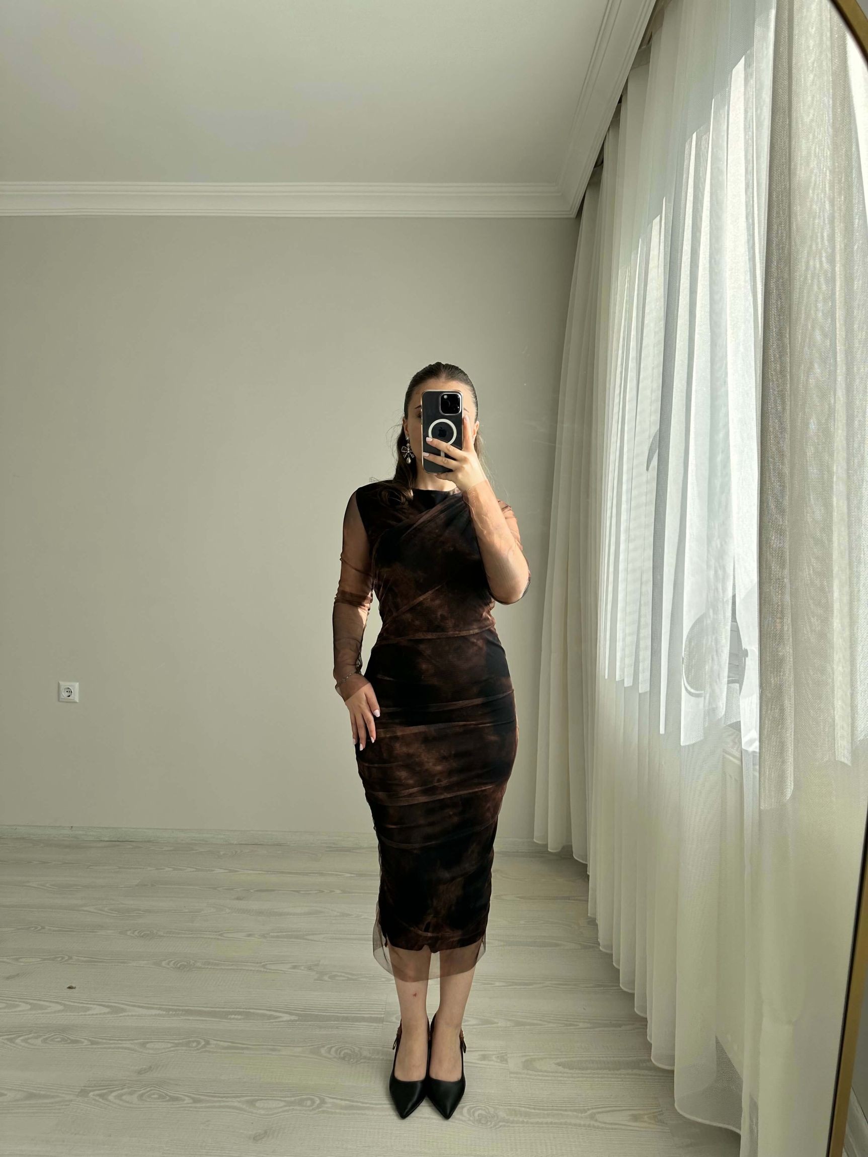 Kahve Tül Astarlı Elbise