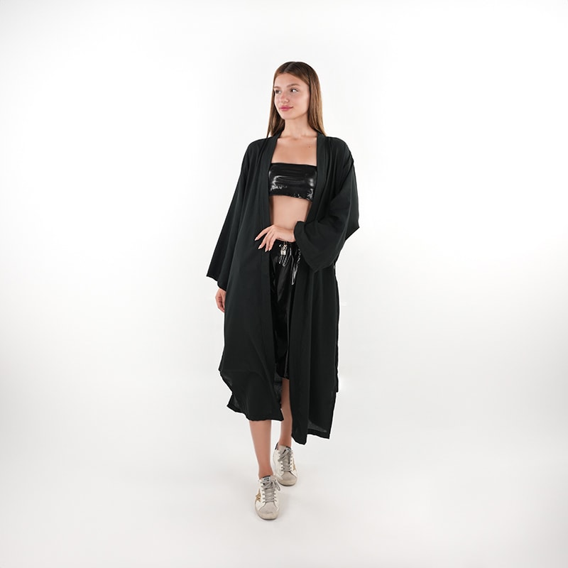 Siyah El Desenli Keten Kimono – El Yapımı, Uzun, Salaş ve Unisex Tasarım
