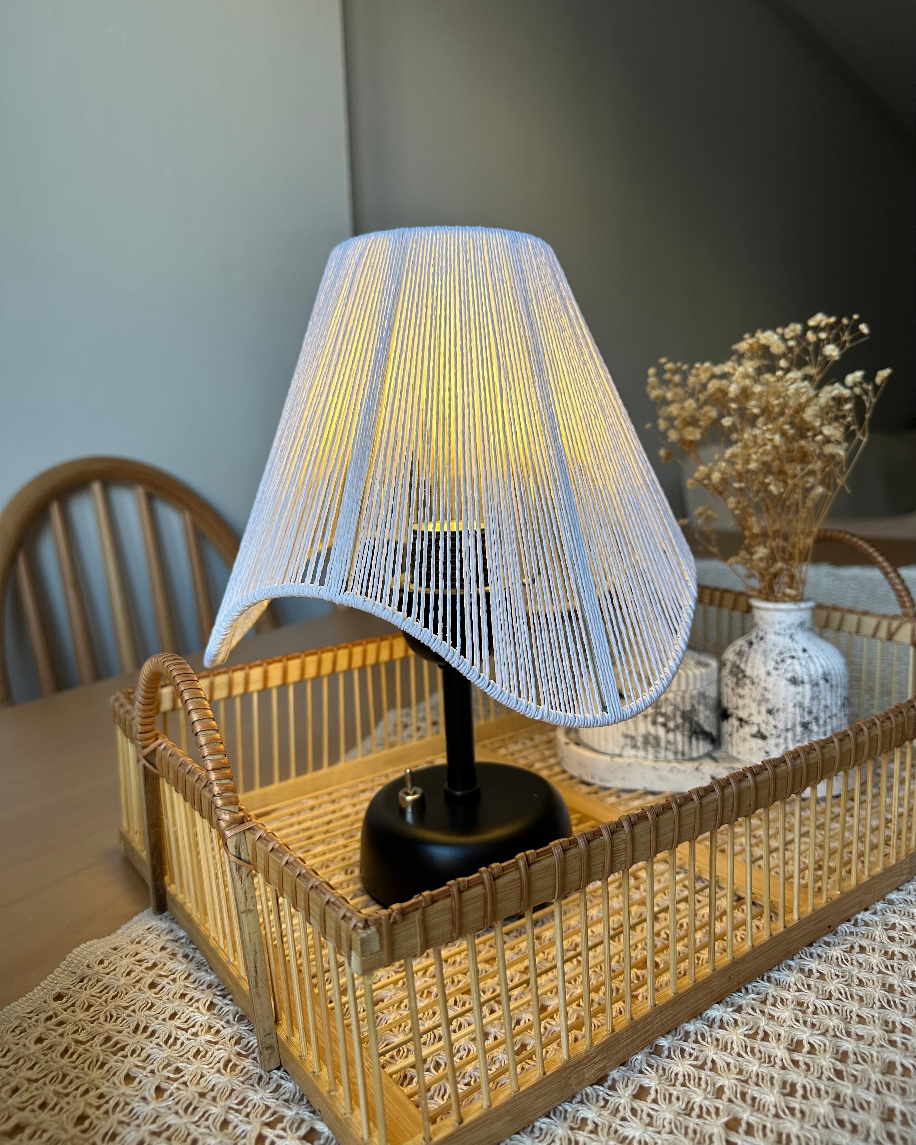 WAVY MODELİ - RETRO TARZDA PİLLİ MASA LAMBASI | METAL GÖVDE | LED GÜN IŞIĞI AYDINLATMA