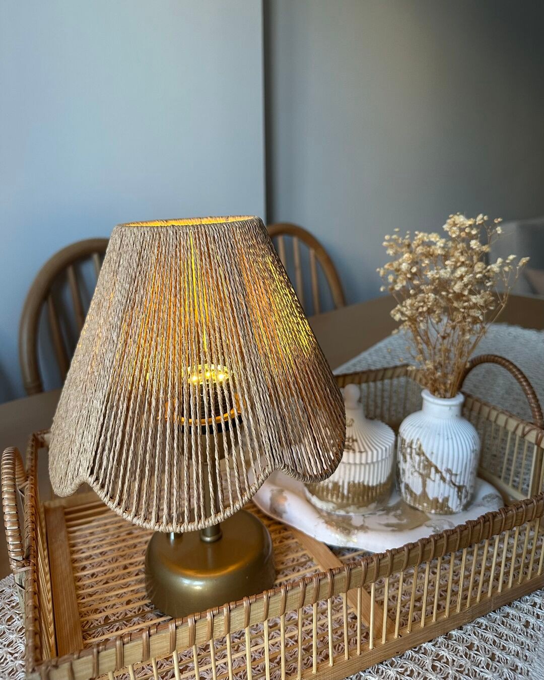 ROSALİNDA MODELİ - RETRO TARZDA PİLLİ MASA LAMBASI | METAL GÖVDE | LED GÜN IŞIĞI AYDINLATMA