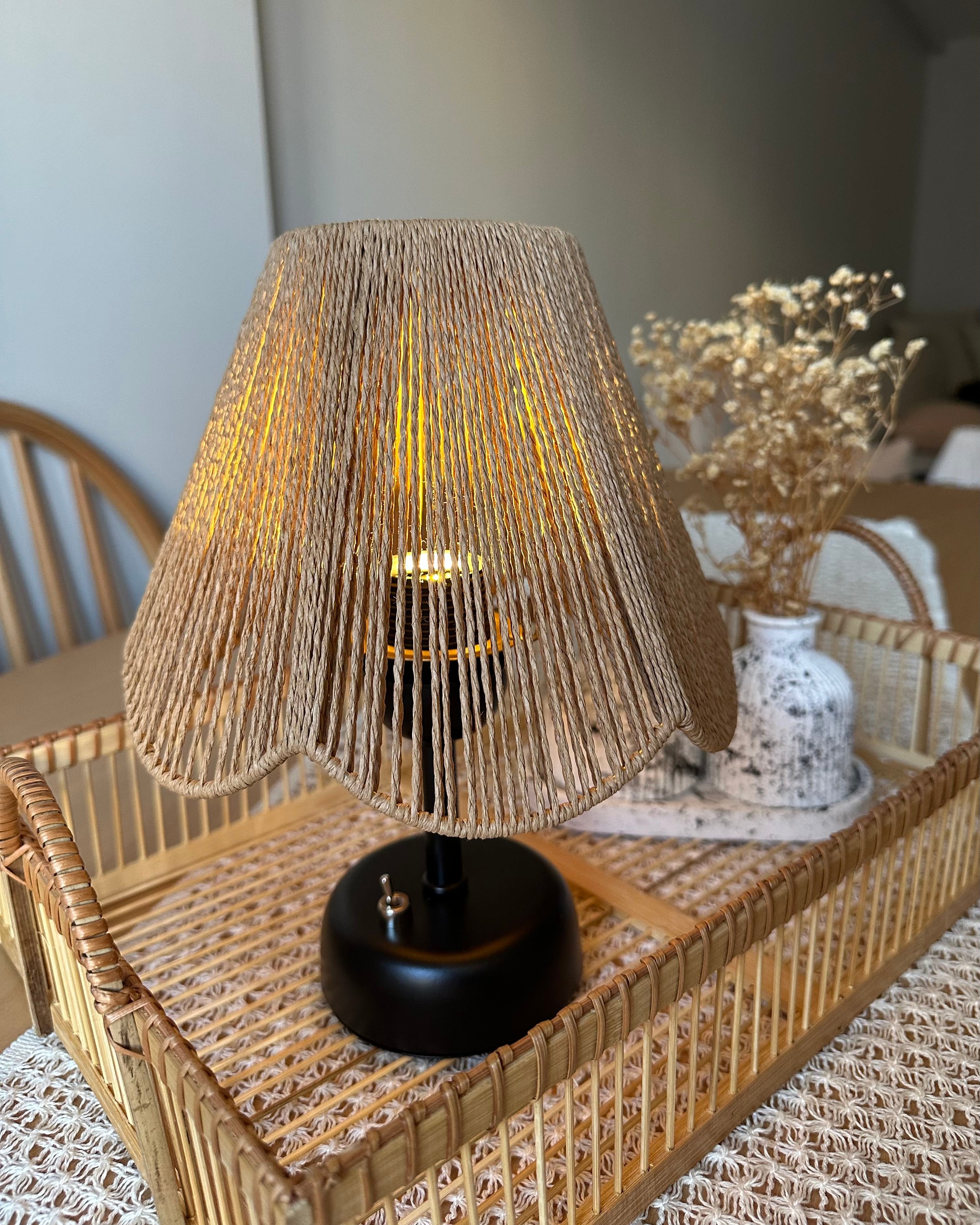 ROSALİNDA MODELİ - RETRO TARZDA PİLLİ MASA LAMBASI | METAL GÖVDE | LED GÜN IŞIĞI AYDINLATMA