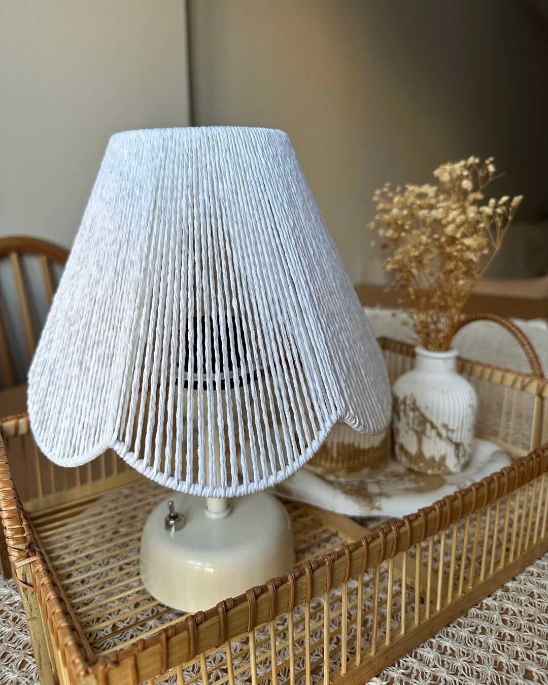 ROSALİNDA MODELİ - RETRO TARZDA PİLLİ MASA LAMBASI | METAL GÖVDE | LED GÜN IŞIĞI AYDINLATMA - Beyaz