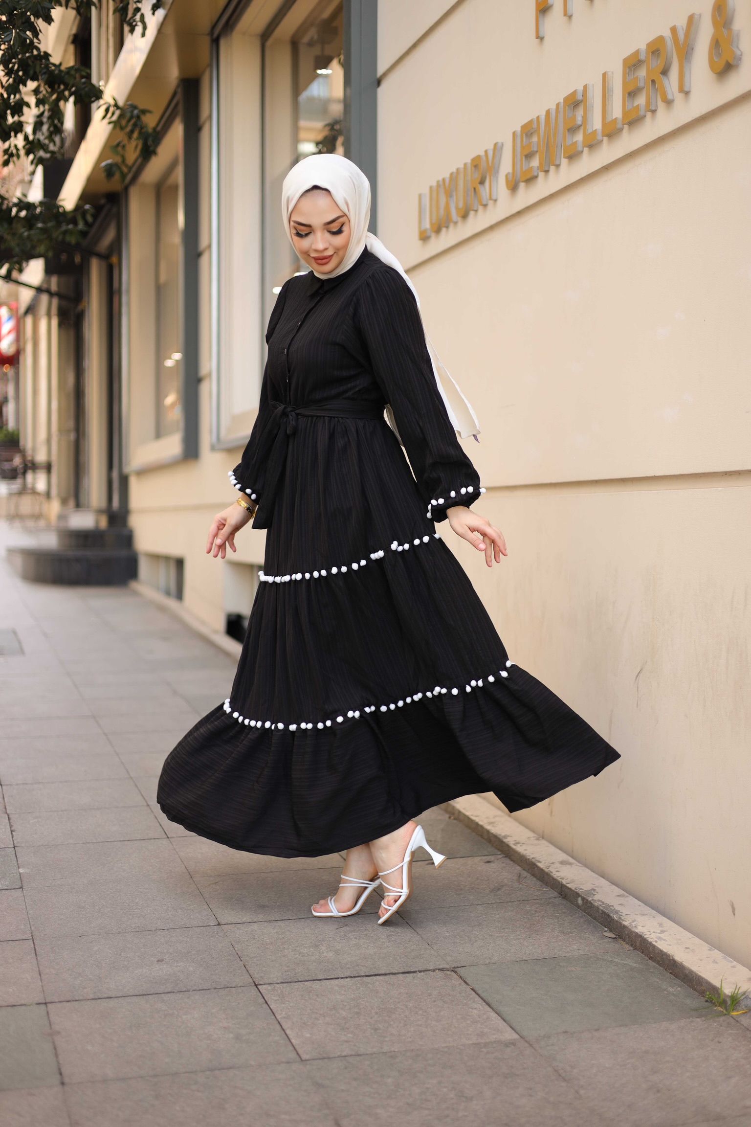 Gofre Ponpon Elbise - Siyah