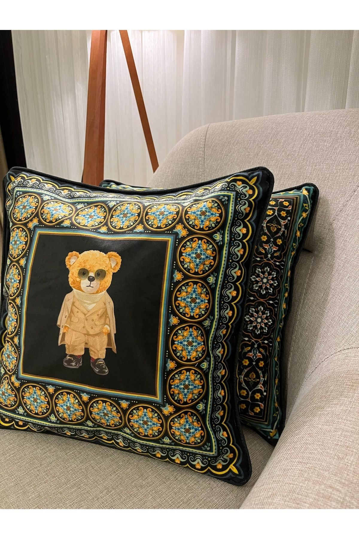 Teddy Ayıcık Tasarımlı Dijital Baskılı İç Dolgulu Kırlent 45x45cm 0 image