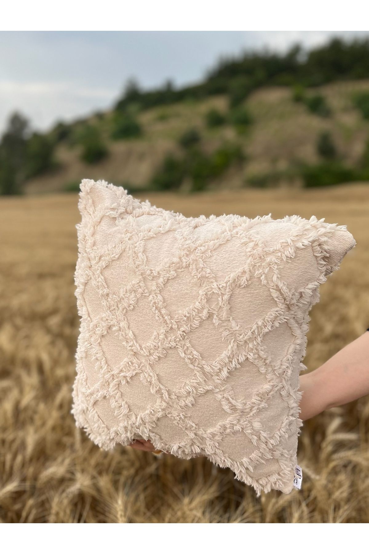 Pamuklu Püskül Kumaşlı Kırlent Kılıfı 45x45cm cover pic