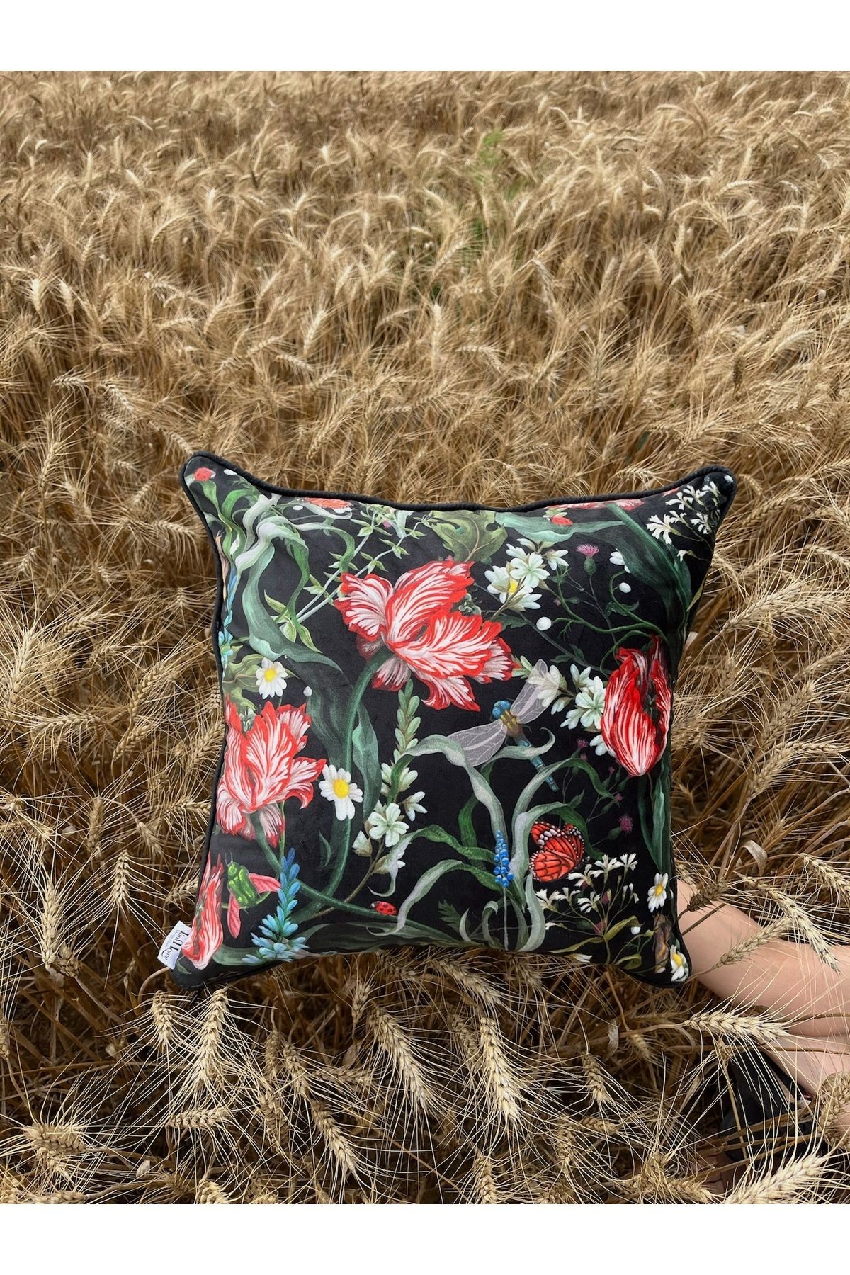 Siyah Dijital Baskılı Kumaş İç Dolgulu Kırlent 45x45cm cover pic