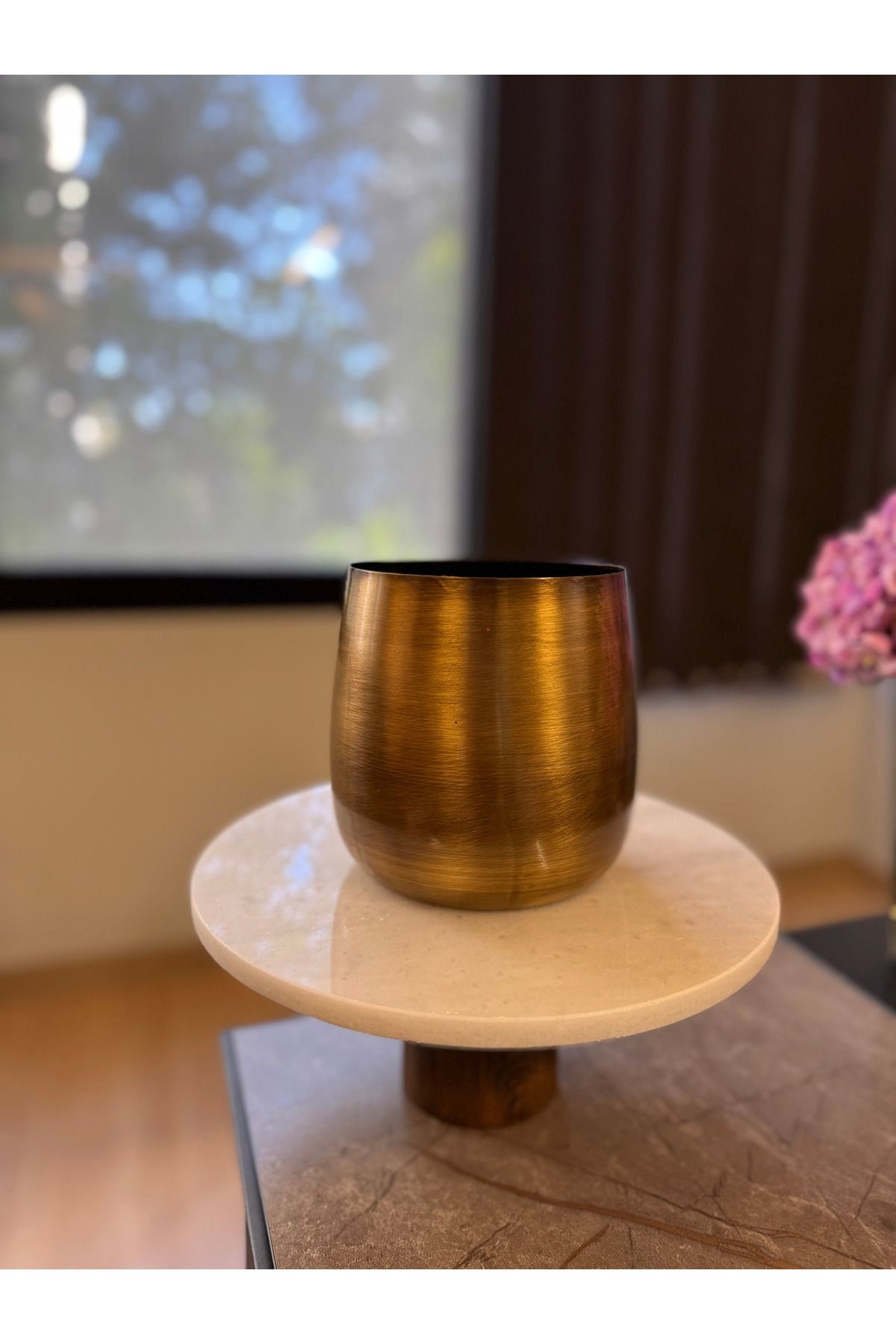 Gold lux vazo, metal bakır görünümlü vazo- çiçeksiz cover pic