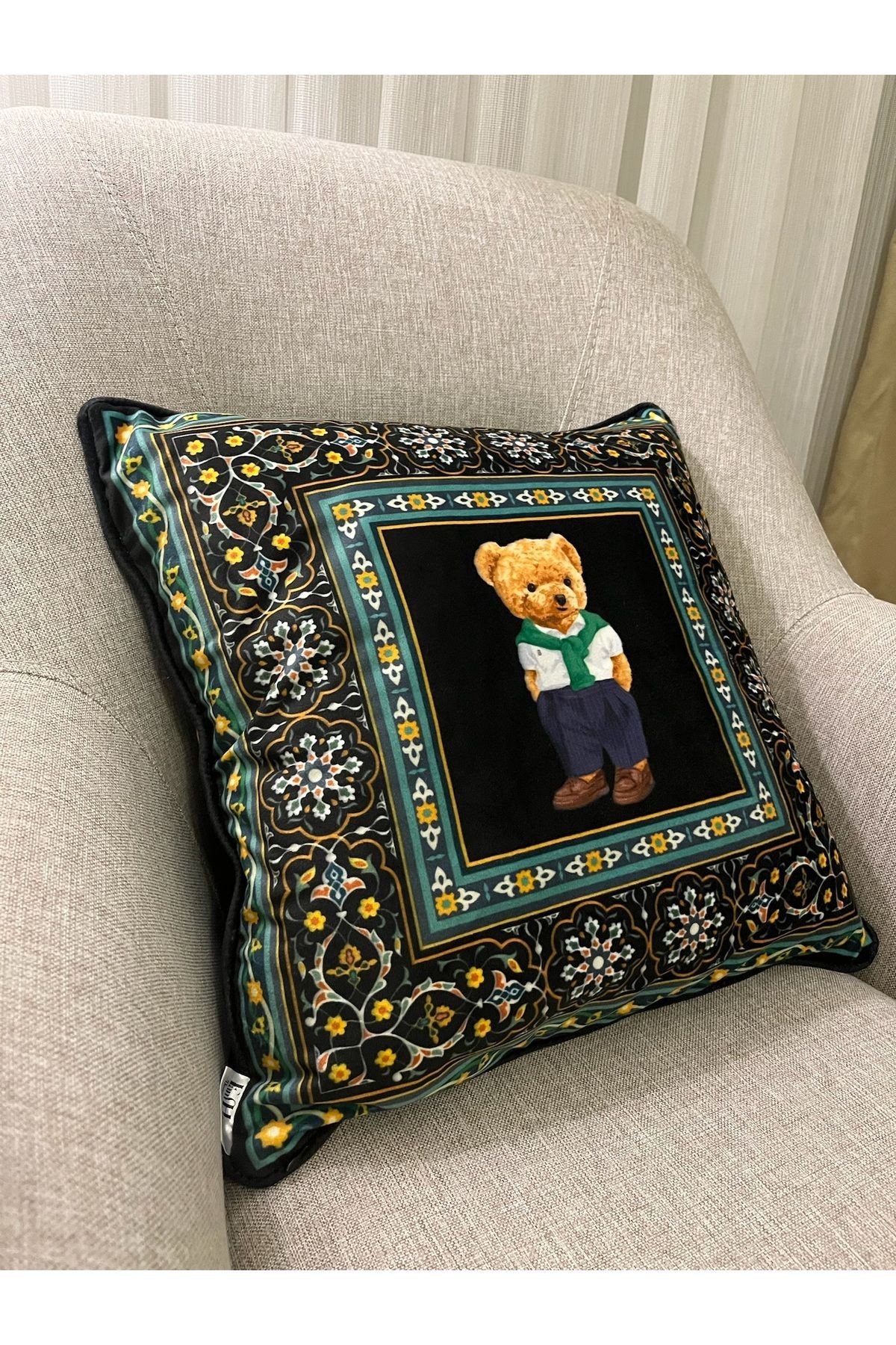 Teddy Ayıcık Tasarımlı Dijital Baskılı Kırlent Kılıfı 45x45cm 0 image