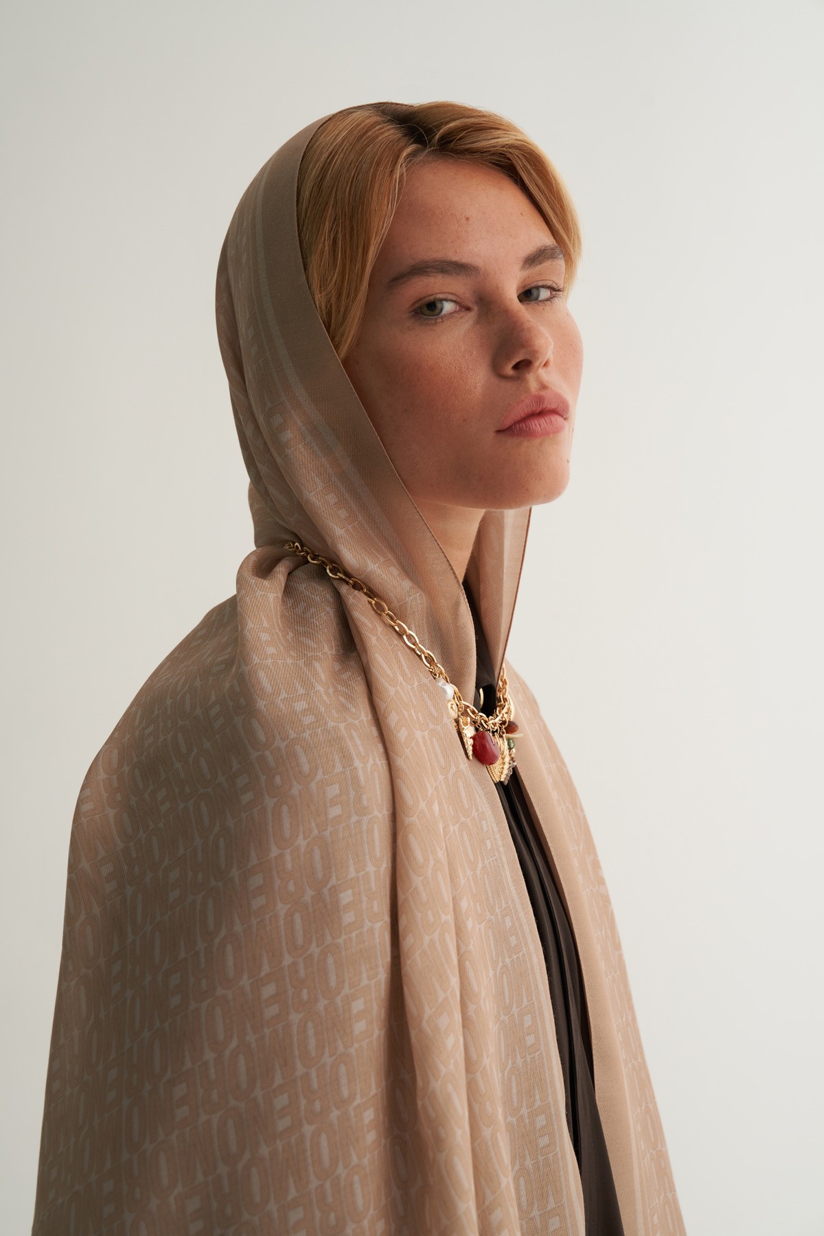 W Cream Logo