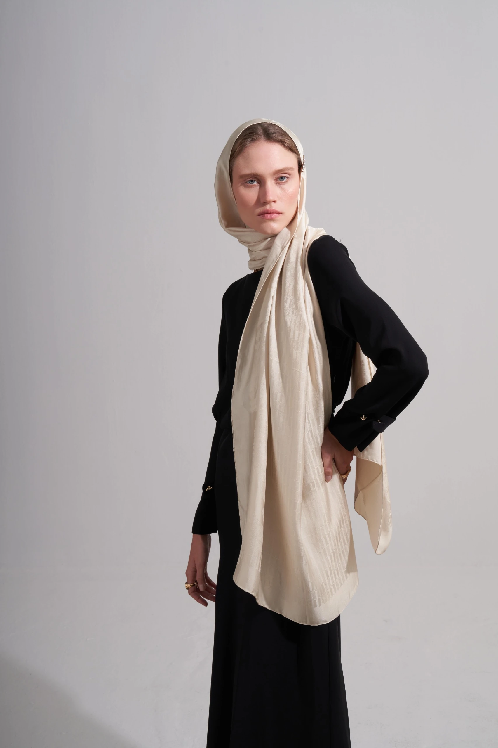 İnci Beyazı Jakar Şal