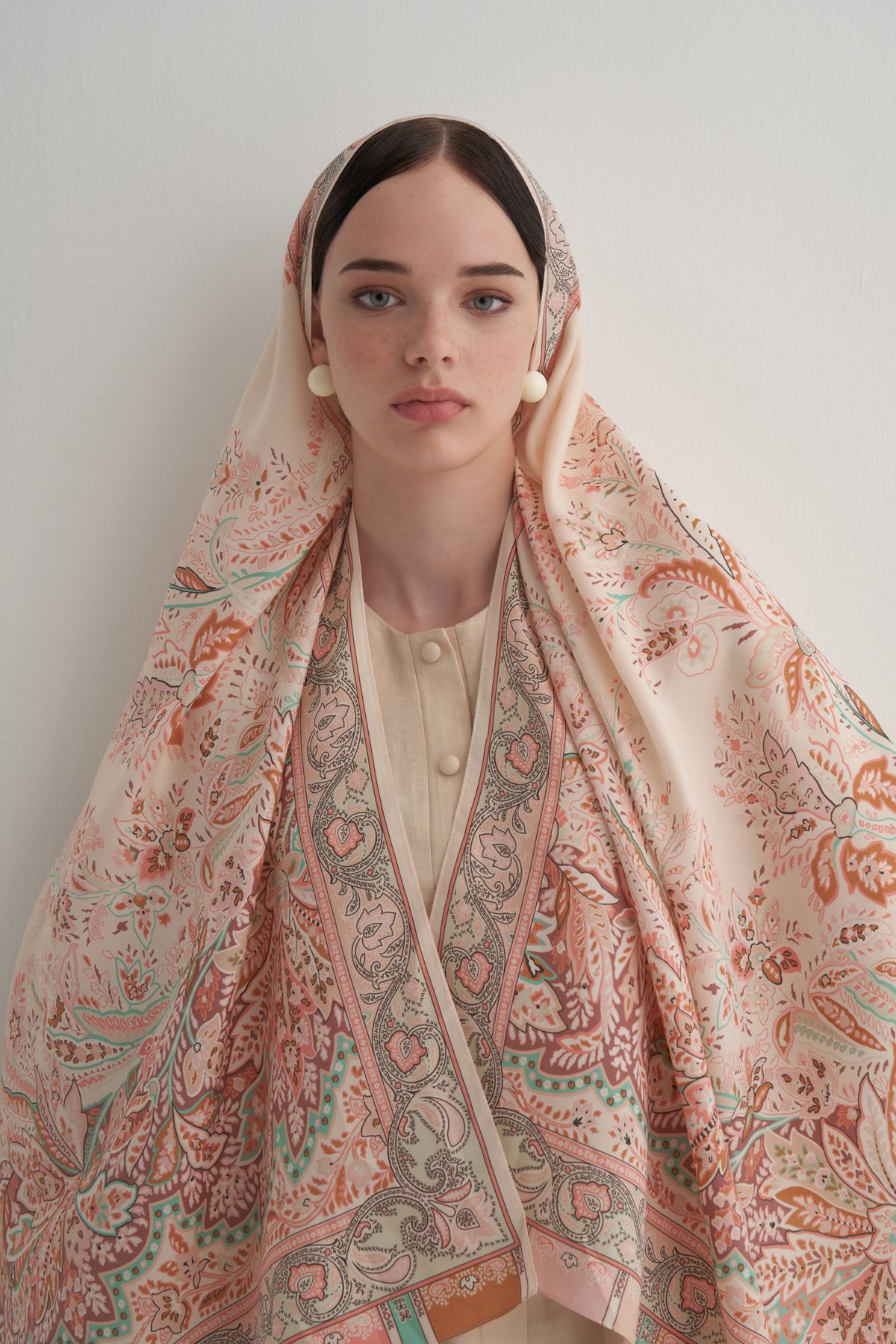 Beige ivy