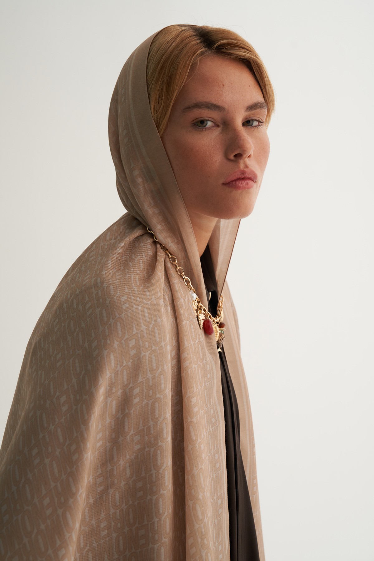 W Cream Logo