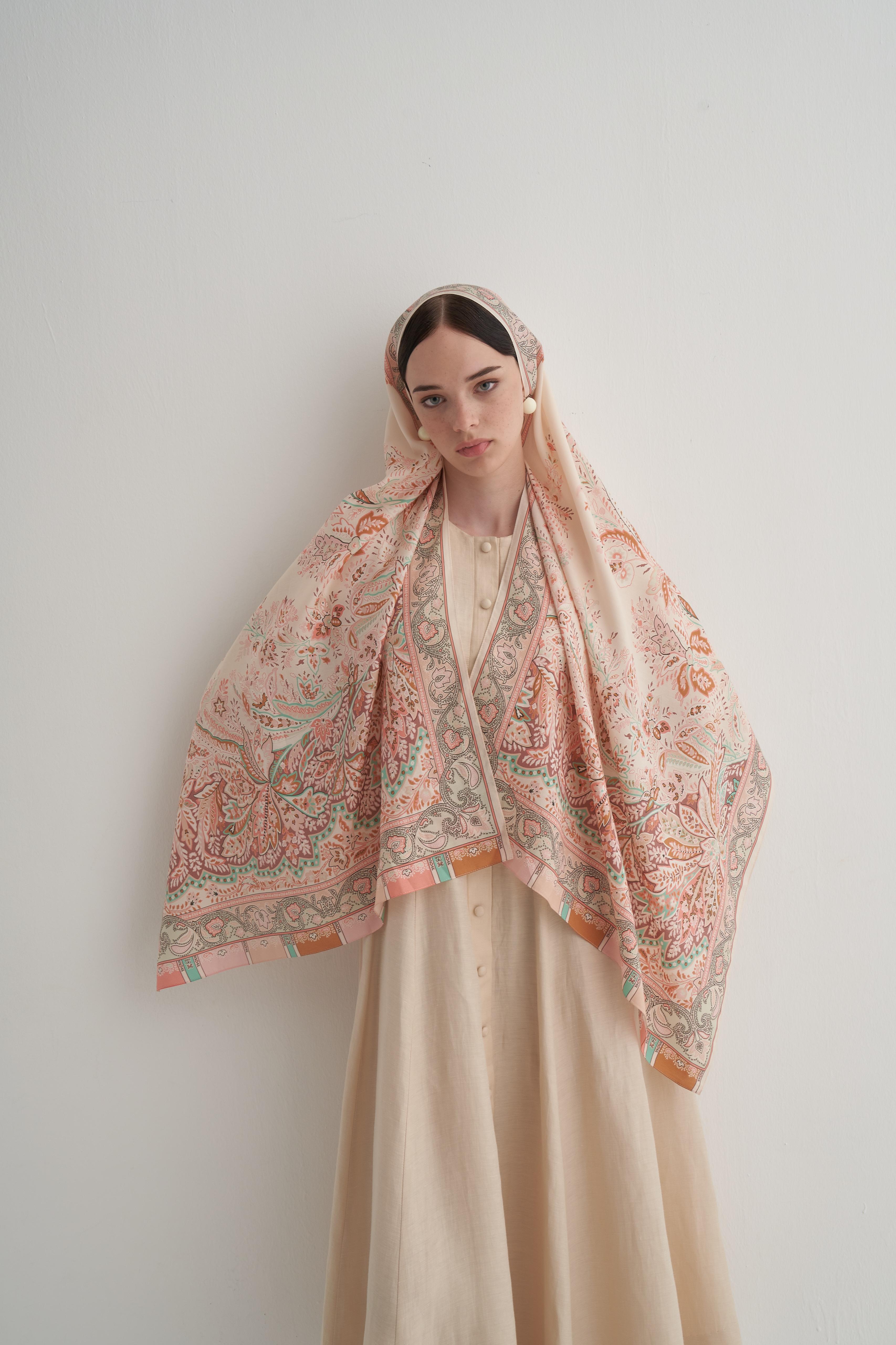 Beige ivy