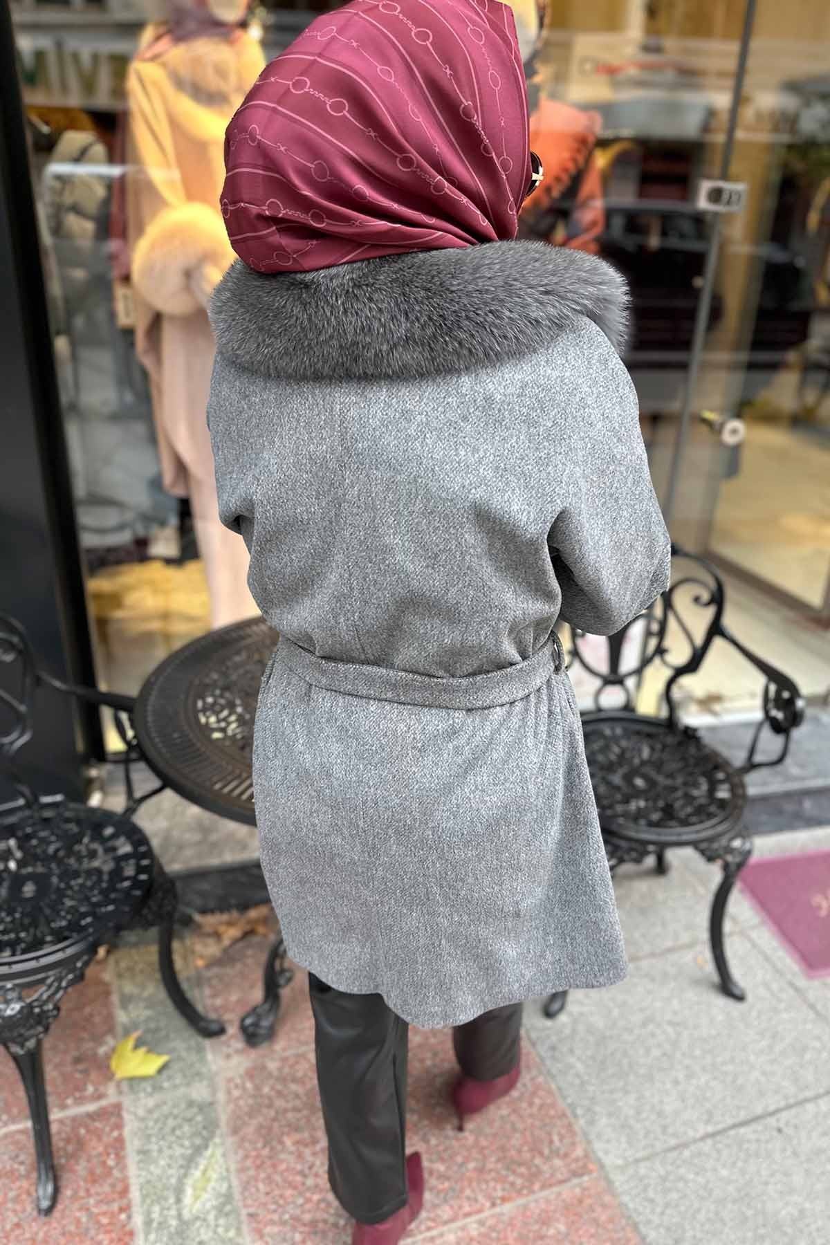 Yakası Zincir Kürklü Kaban