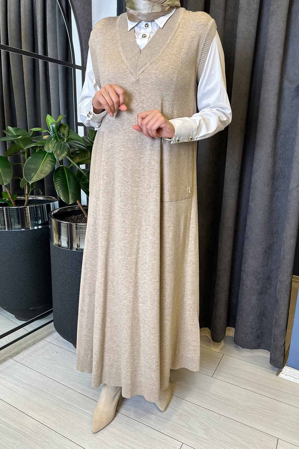 V YAKA TRİKO KOLSUZ ELBİSE