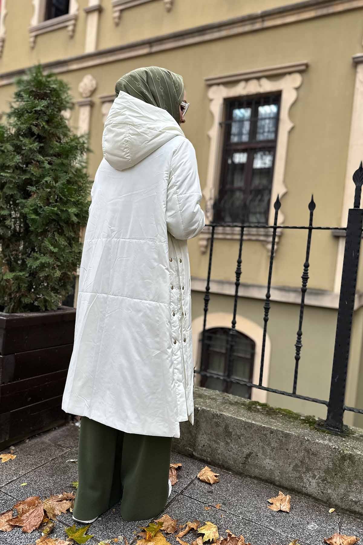 YANLARI DÜĞMELİ KABAN