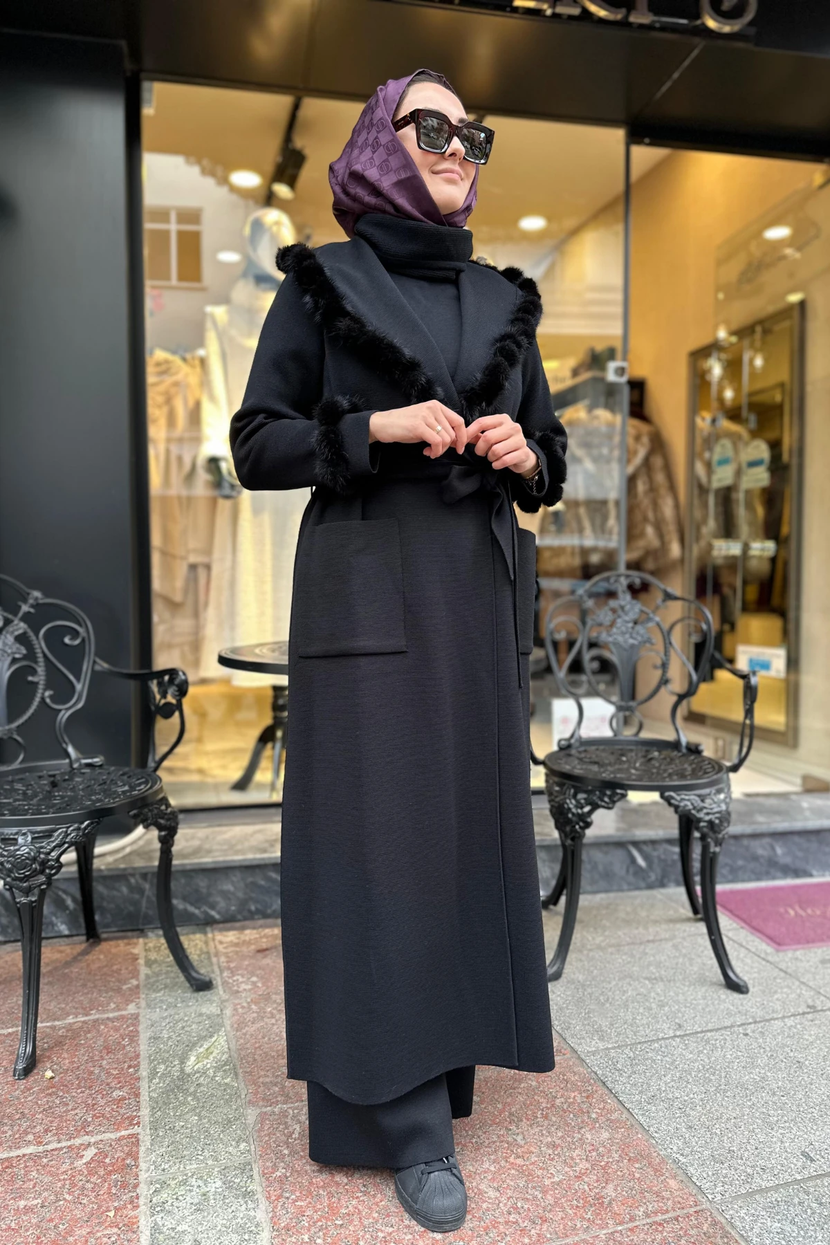 PONPON KÜRK DETAYLI UZUN KOYU HIRKA