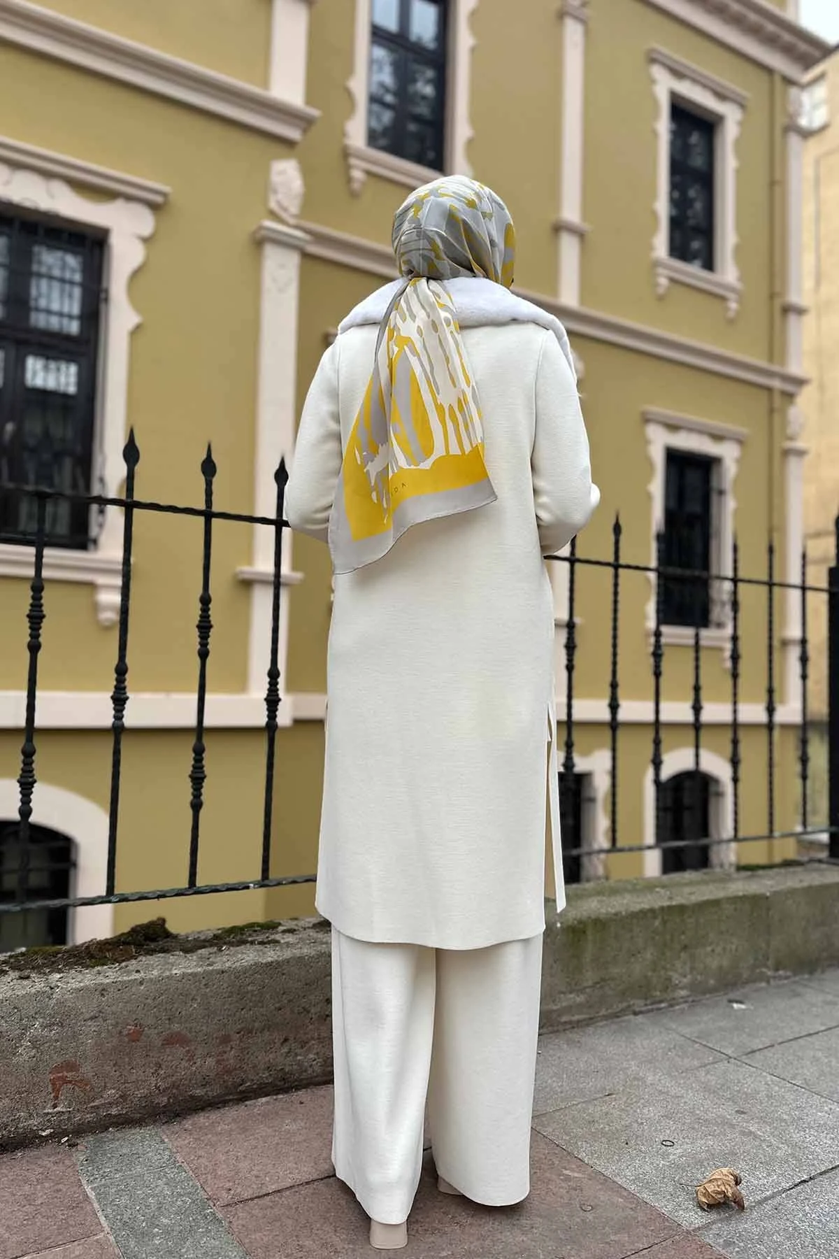 KÜRK YAKALI KRUVAZE HIRKA