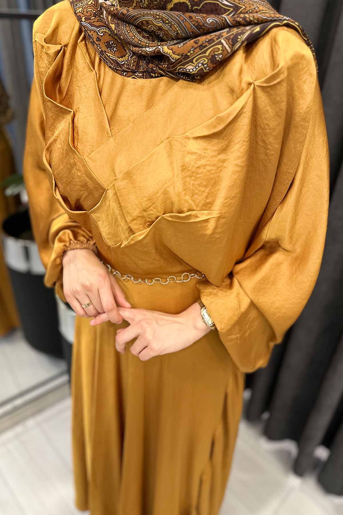 ÖNÜ DRAPELİ ELBİSE