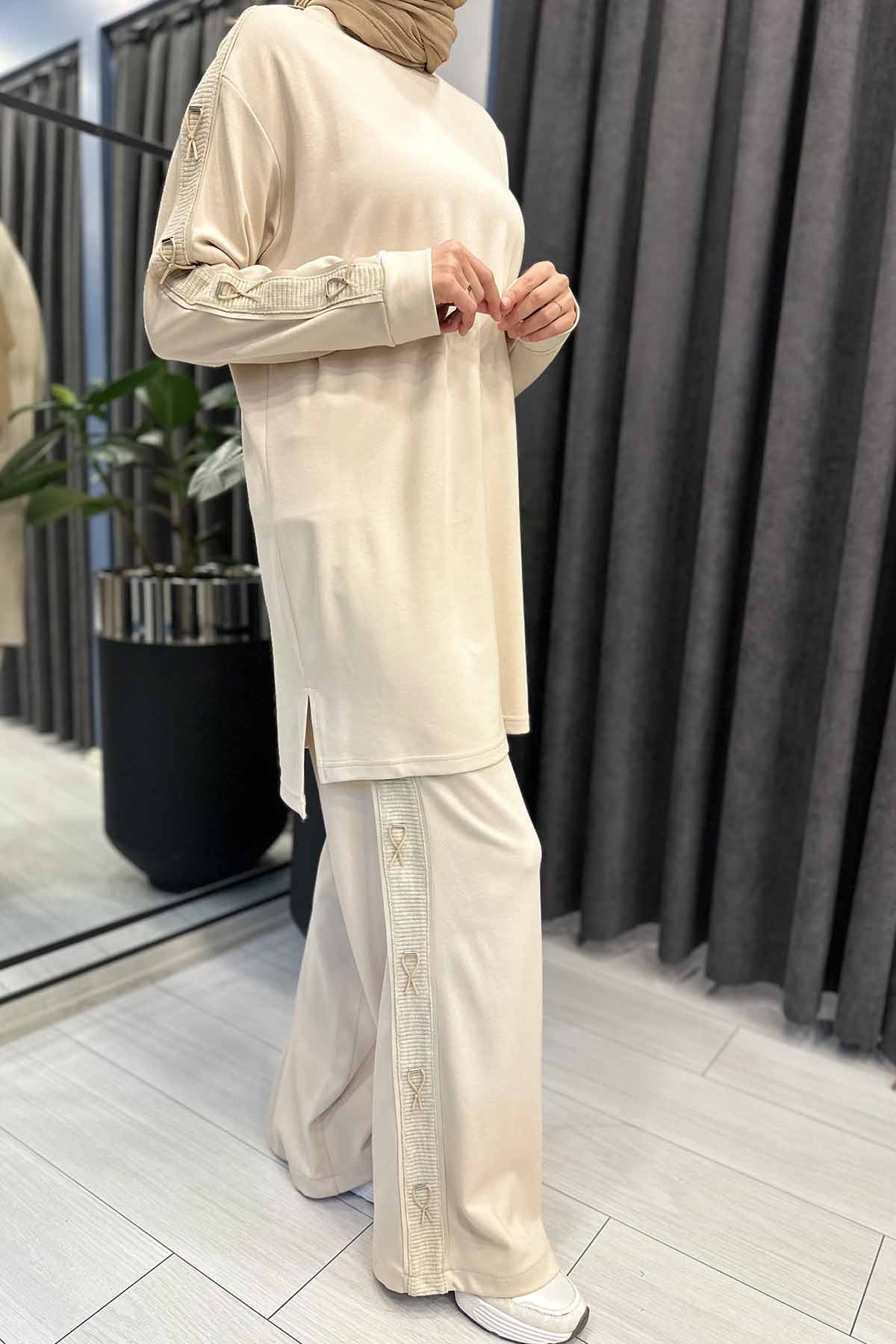 YANLARI DERİ BAĞCIKLI PANTOLONLU ÇELİK TRİKO TAKIM