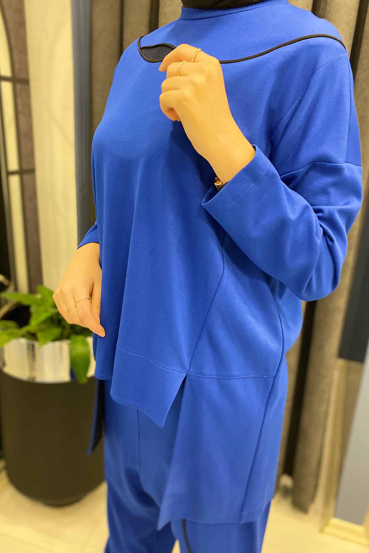 TUNİĞİ VE PANTOLONU YAPRAK DETAYLI PAÇASI LASTİKLİ PANTOLONLU TAKIM