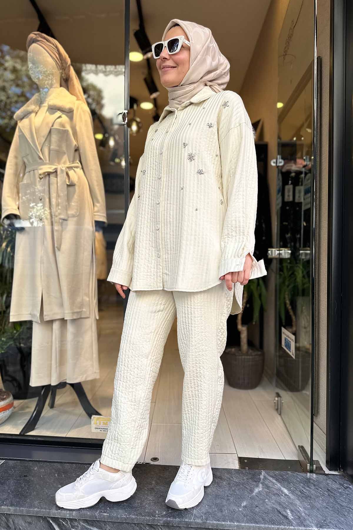 HAVUÇ PAÇA ÇİZGİLİ KAPİTONE PANTOLONLU TAKIM