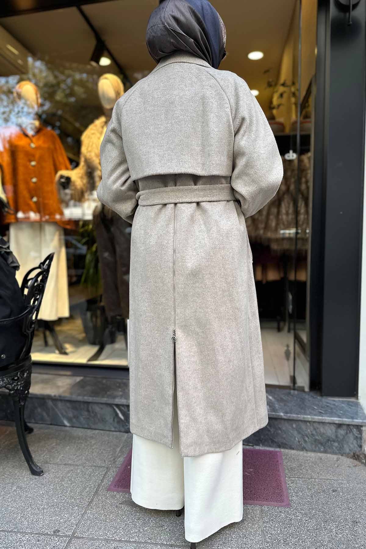 ARKASI FERMUAR DETAYLI KAŞE KABAN