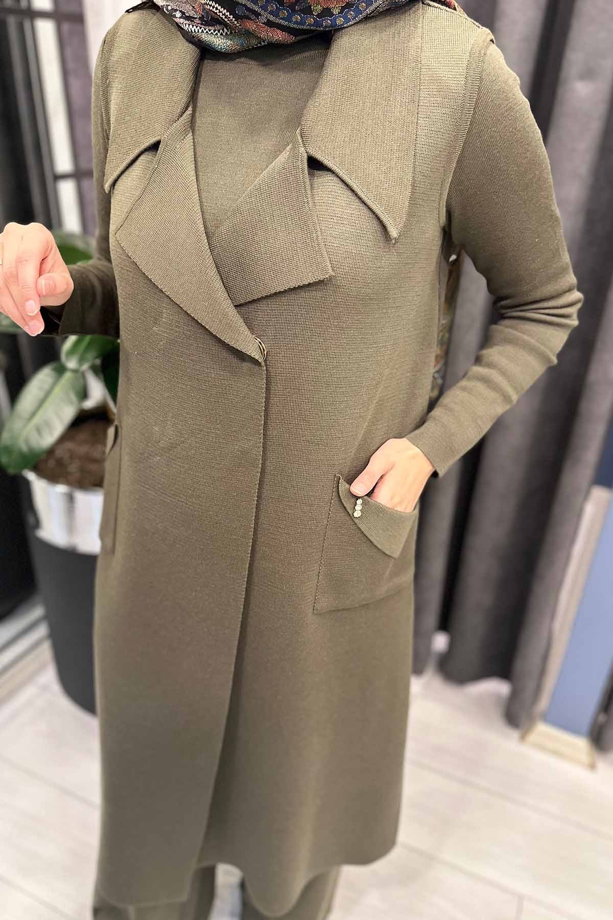 CEP DETAYLI TRİKO YELEK