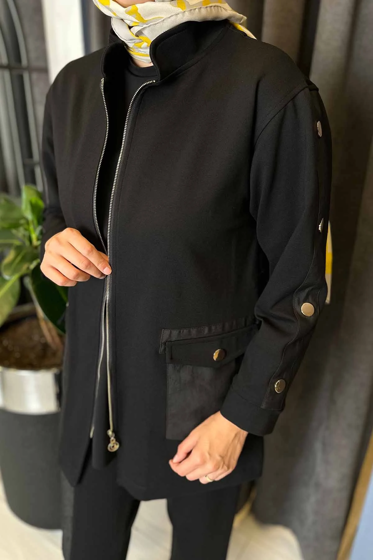 KOLLARI ÇIT ÇIT DETAYLI ÖNDEN FERMUARLI HAKİM YAKA CEKET