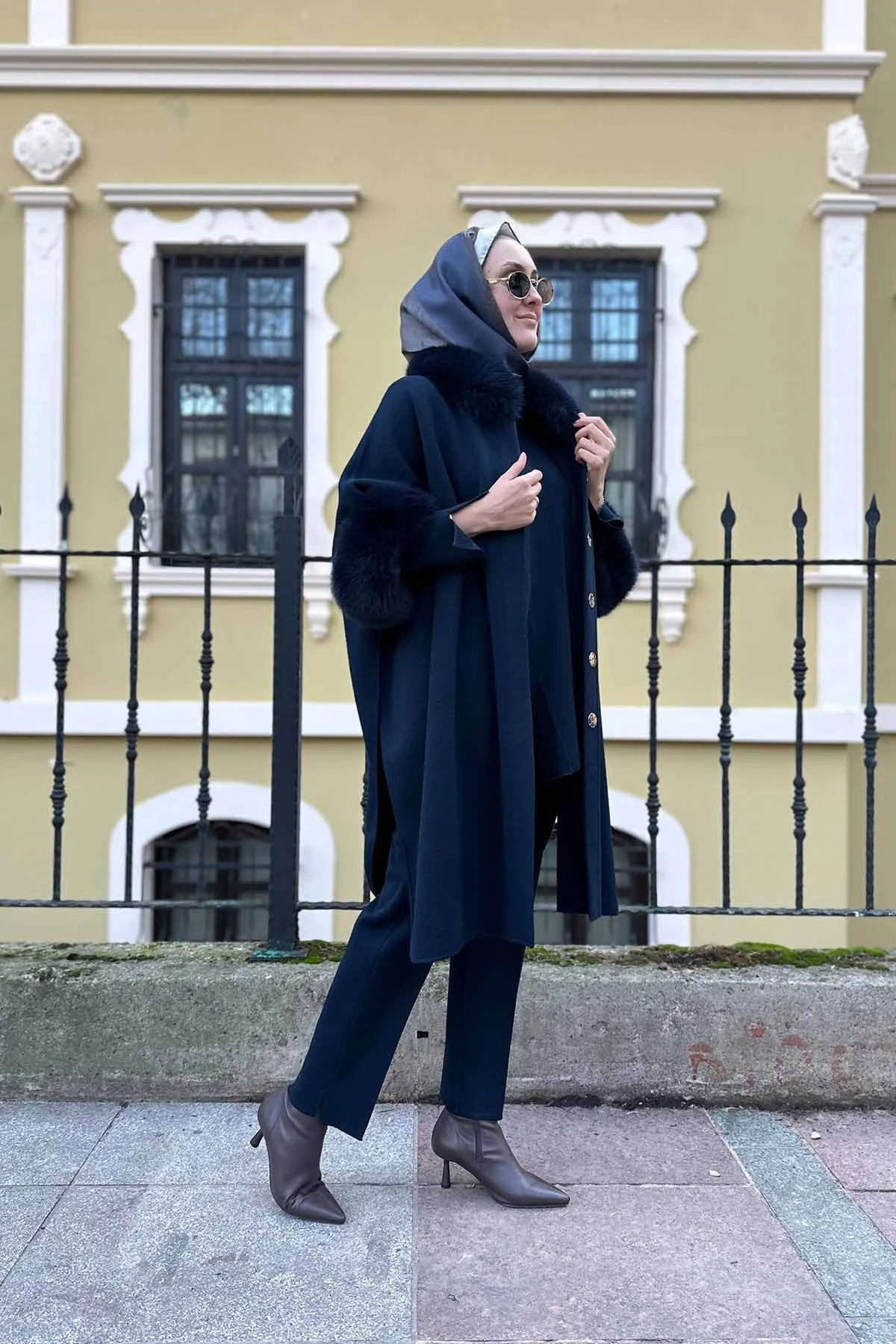 KÜRK DETAYLI TRİKO PANÇO - OASI-DARK NAVY