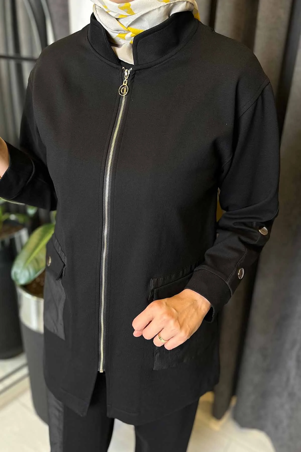 KOLLARI ÇIT ÇIT DETAYLI ÖNDEN FERMUARLI HAKİM YAKA CEKET