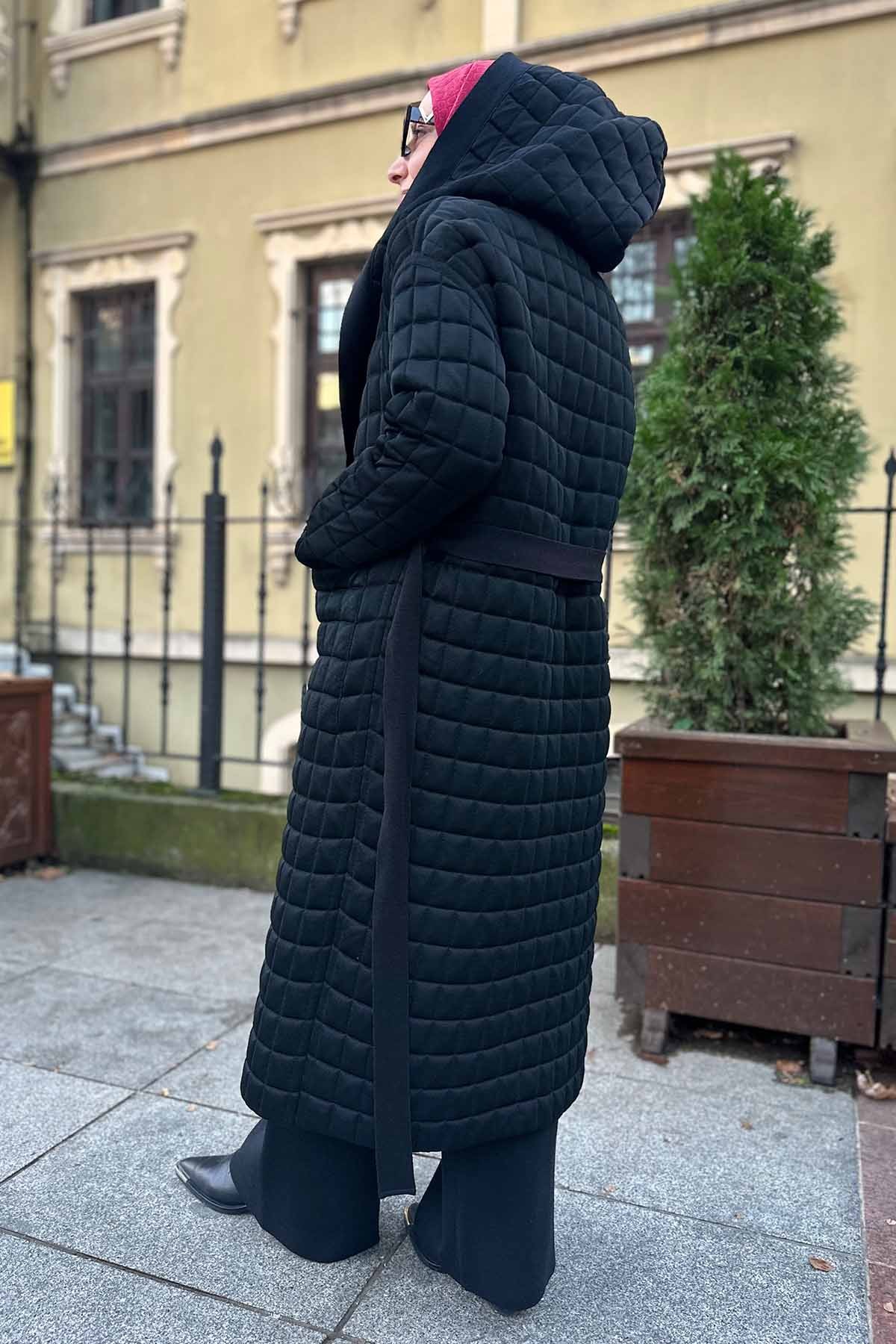 BELİ KUŞAKLI KAPİTONE HIRKA
