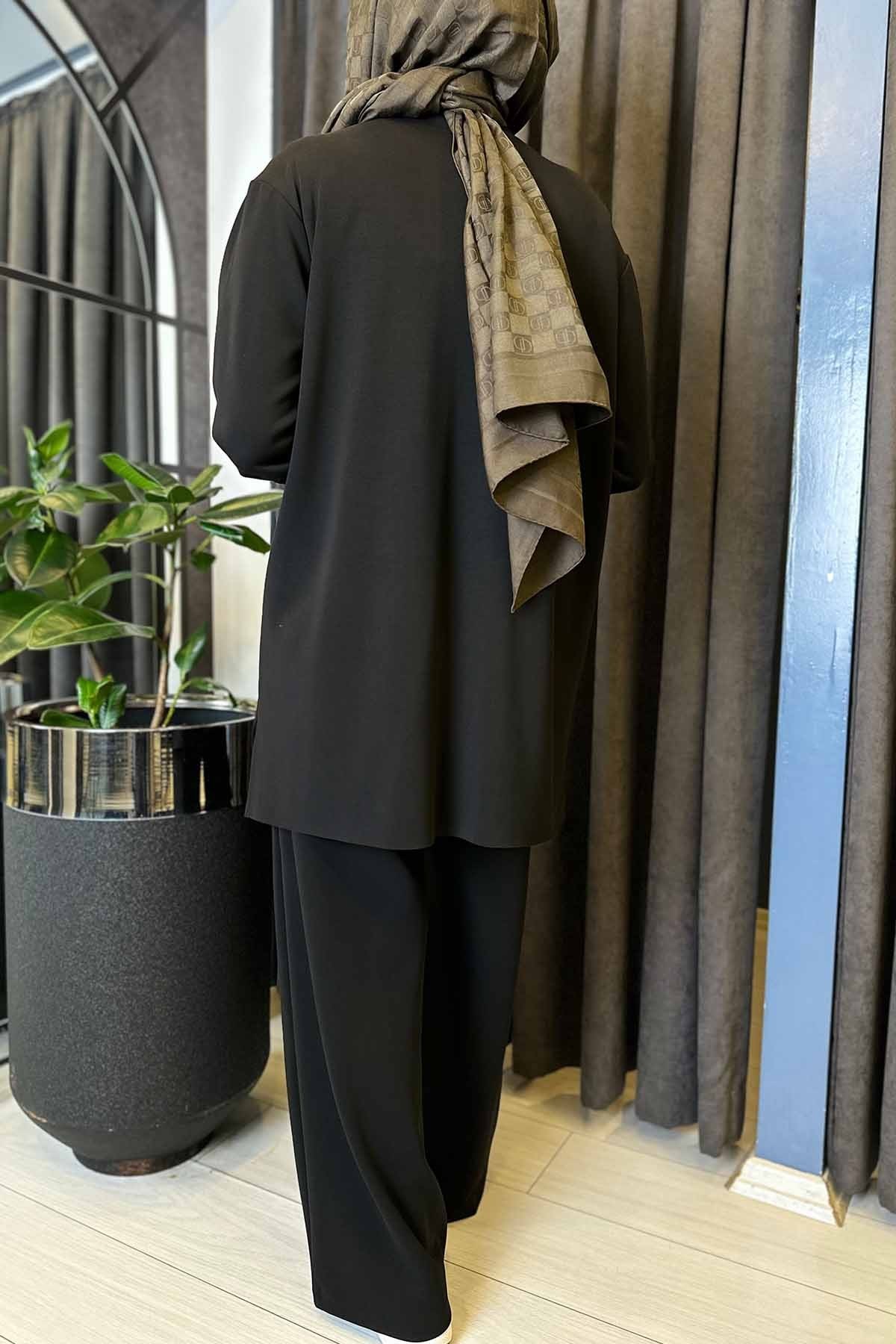 TEK OMUZU DERİ VE AKSESUAR DETAYLI OCEAN PANTOLONLU TAKIM