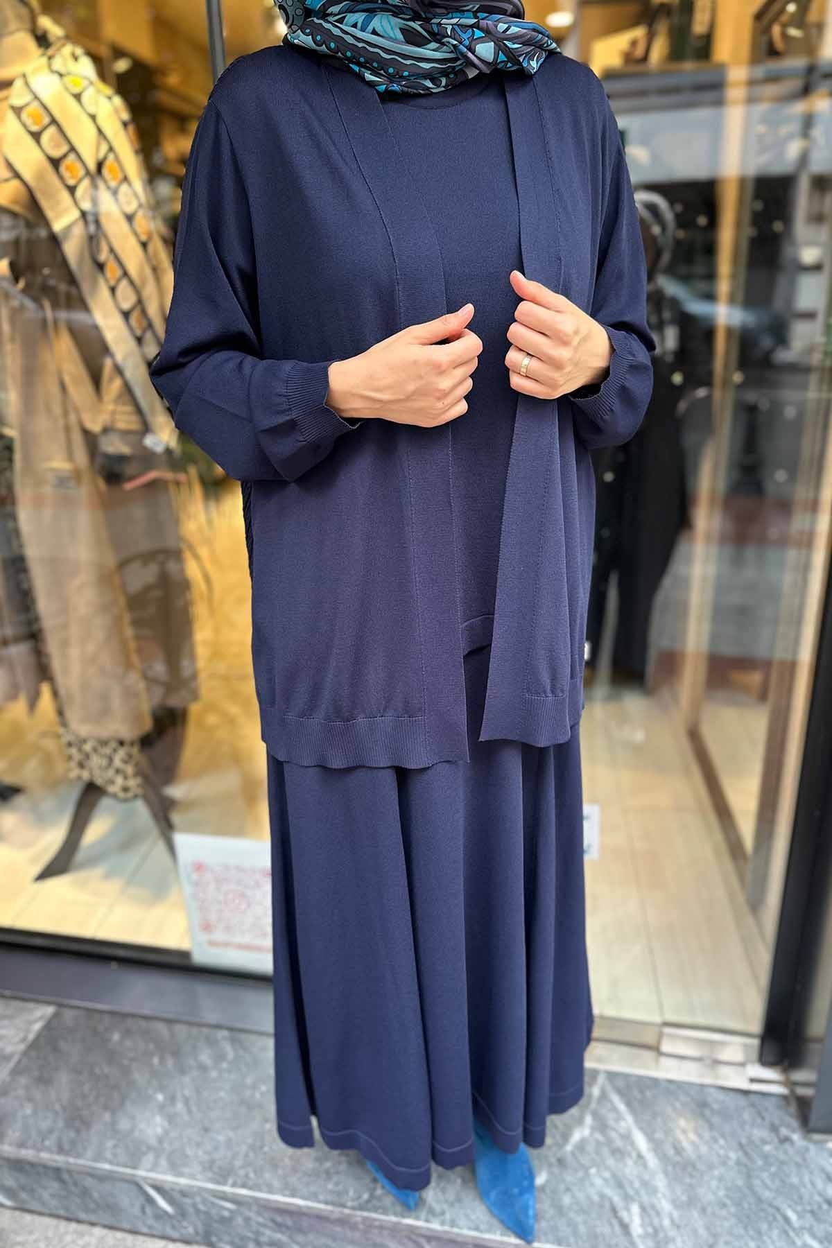 ARKASI ÖRGÜ MOTİFLİ HIRKALI TAKIM