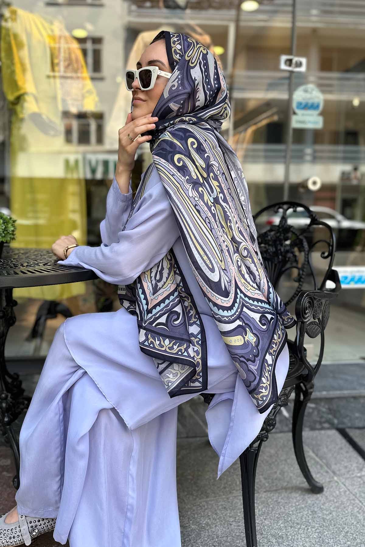 LAVİNİA ŞAL