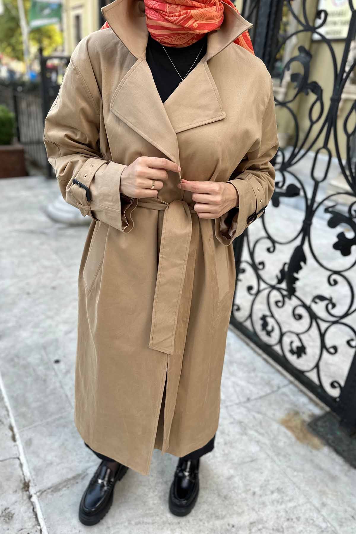 ELİSA TRENÇKOT